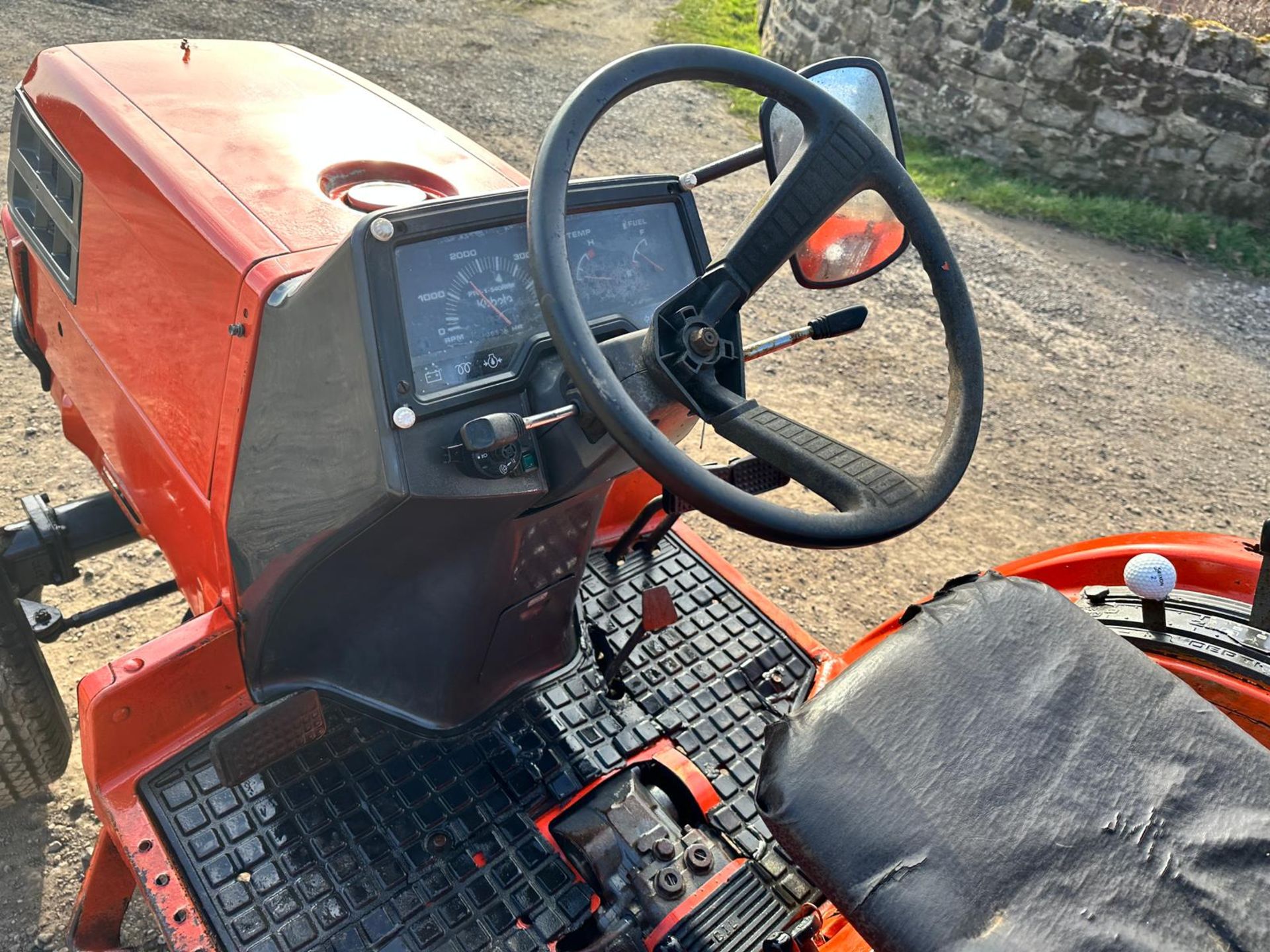 Kubota ST30 30HP 4WD Compact Tractor *PLUS VAT* - Image 9 of 14