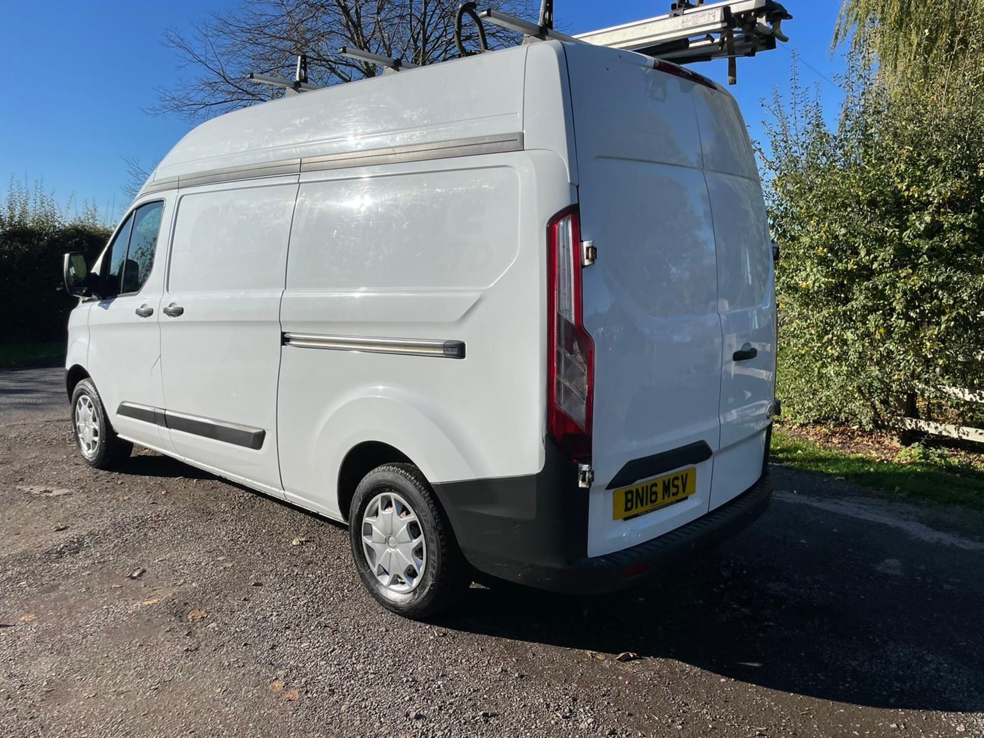 2016/16 REG FORD TRANSIT CUSTOM 290 ECO-TECH 2.2 DIESEL WHITE PANEL VAN, SHOWING 1 FORMER KEEPER - Image 5 of 13