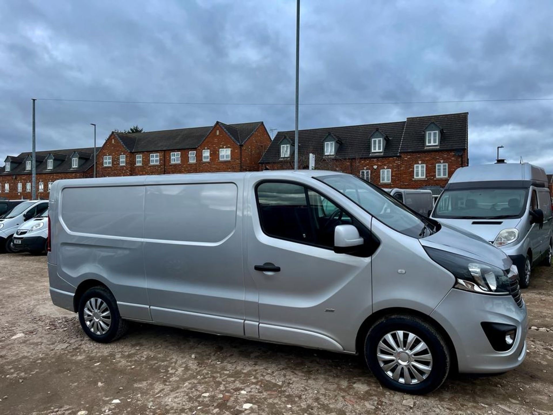 2016 VAUXHALL VIVARO 2900 SPORTIVE CDTI SILVER PANEL VAN *NO VAT* - Image 2 of 14