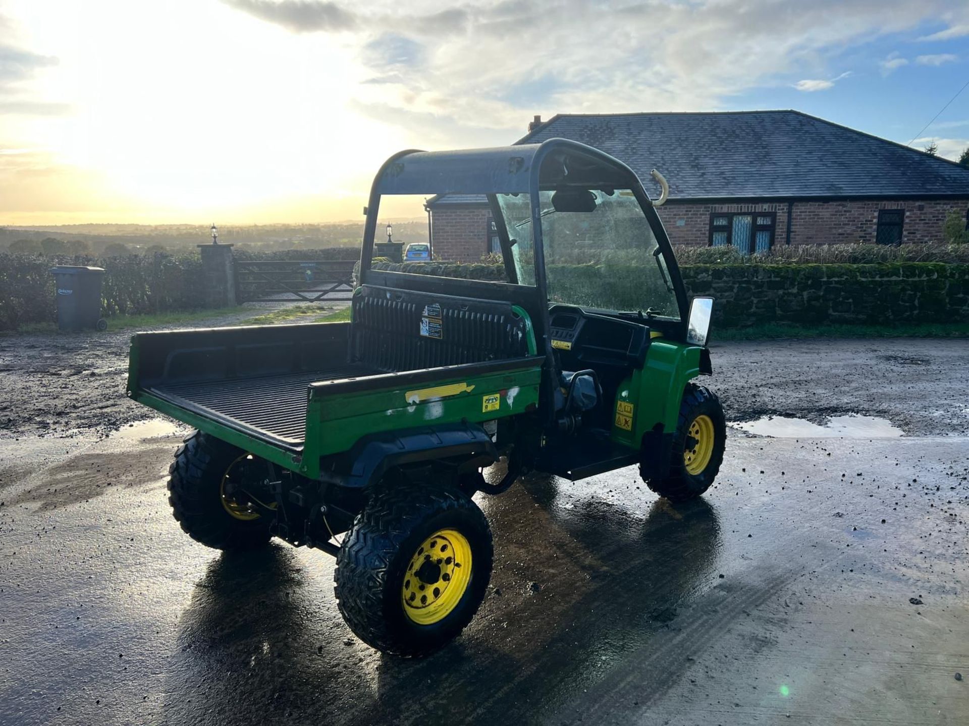 JOHN DEERE GATOR XUV850D *PLUS VAT* - Image 4 of 8