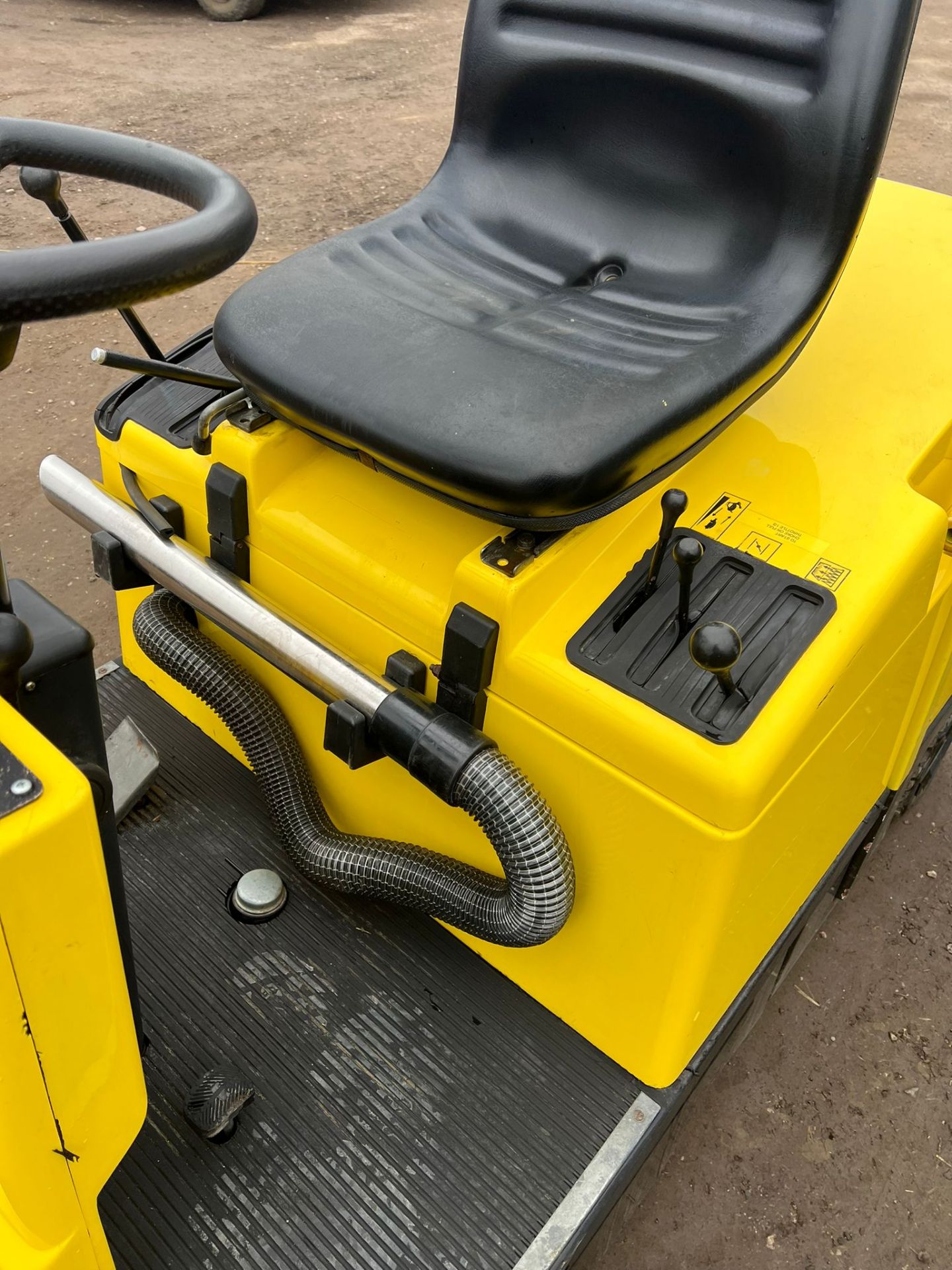 KARCHER PETROL ROAD SWEEPER WITH SUCTION PIPE *PLUS VAT* - Image 5 of 10