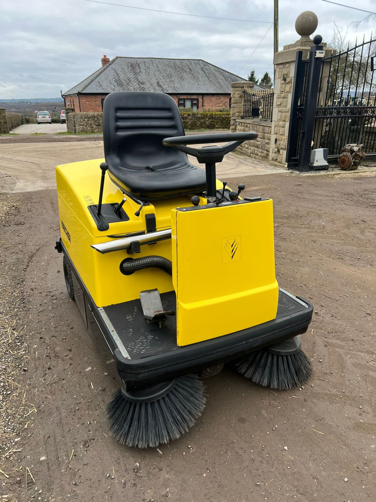 KARCHER PETROL ROAD SWEEPER WITH SUCTION PIPE *PLUS VAT* - Image 3 of 10