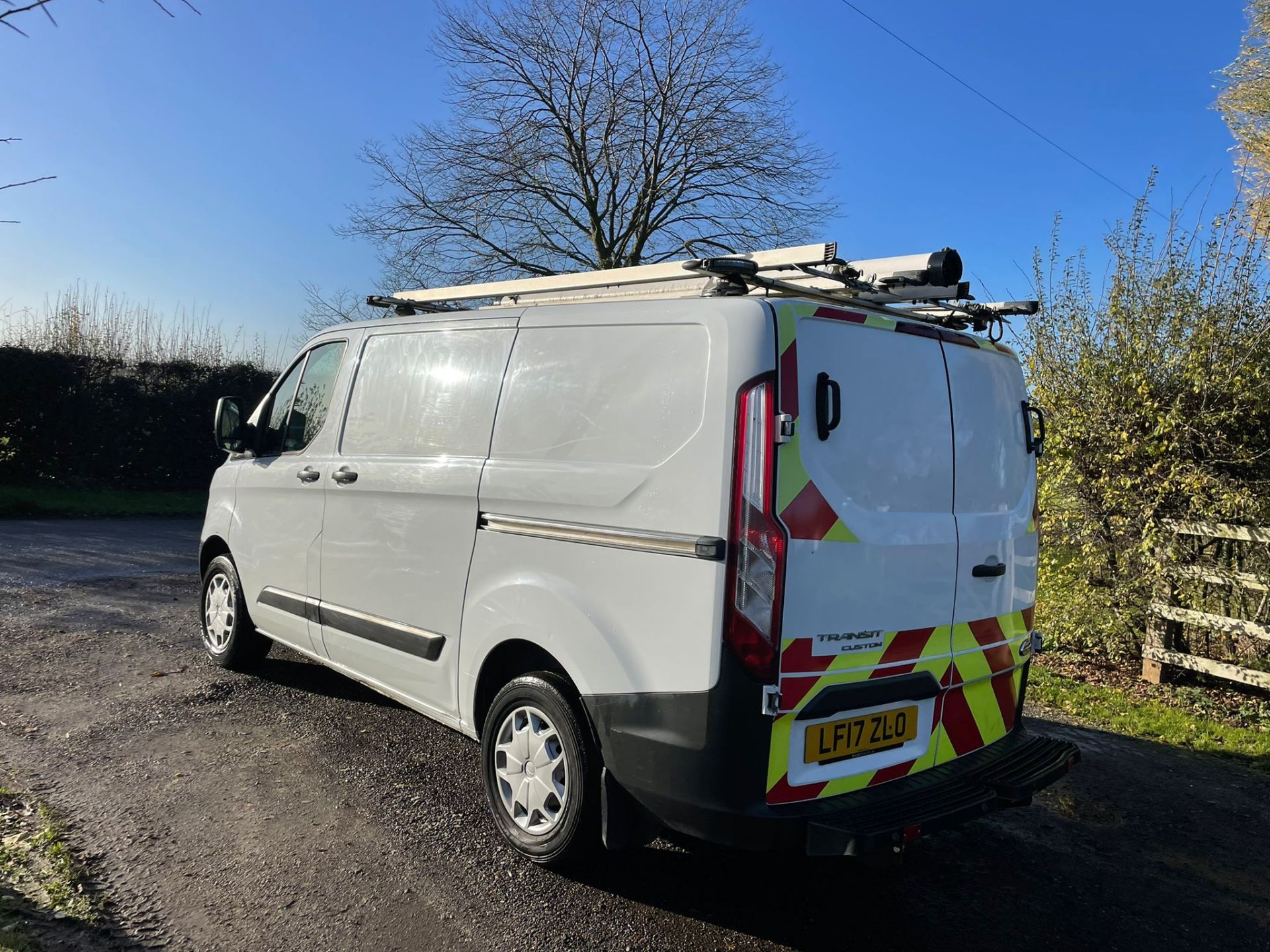 2017 FORD TRANSIT CUSTOM 310 WHITE PANEL VAN *PLUS VAT* - Image 8 of 15