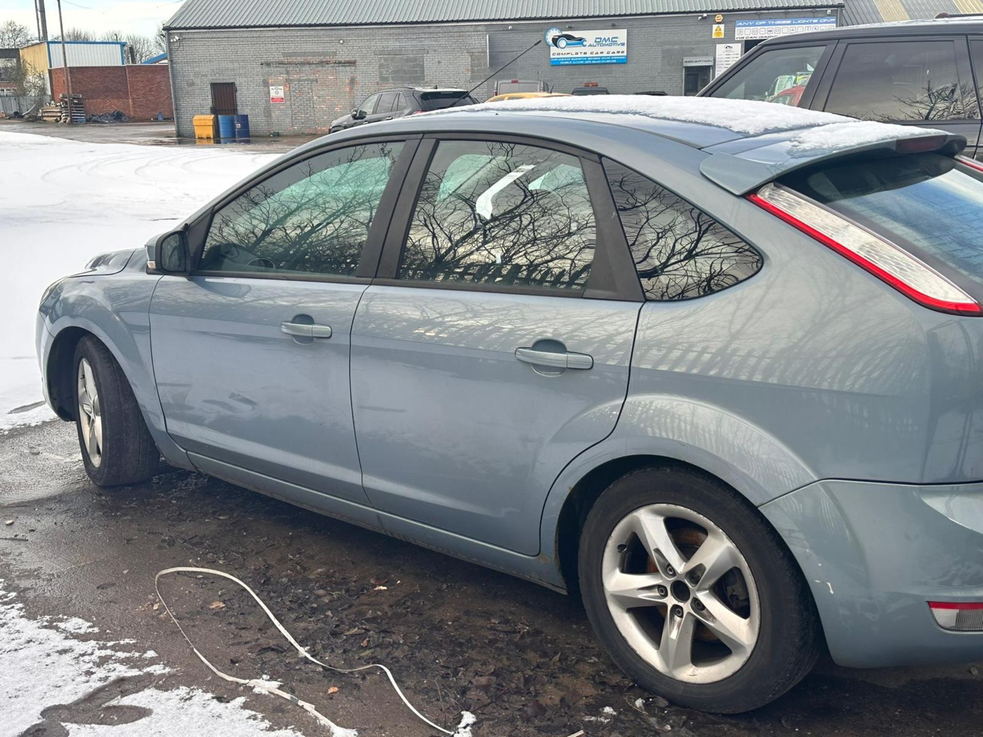 2009 FORD FOCUS ZETEC TD 115 BLUE HATCHBACK - Image 2 of 12