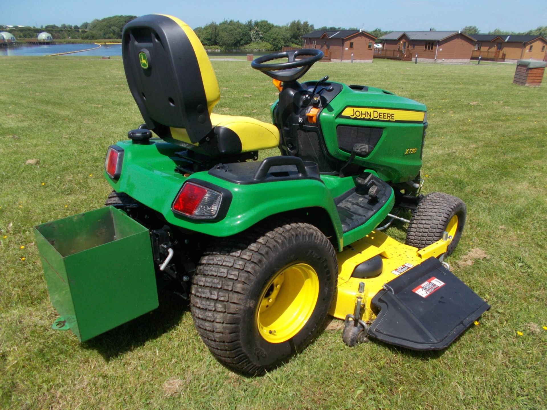 2018 JOHN DEERE X730 RIDE ON LAWN TRACTOR, 194 HOURS, 60” CUTTING DECK *PLUS VAT* - Image 5 of 20