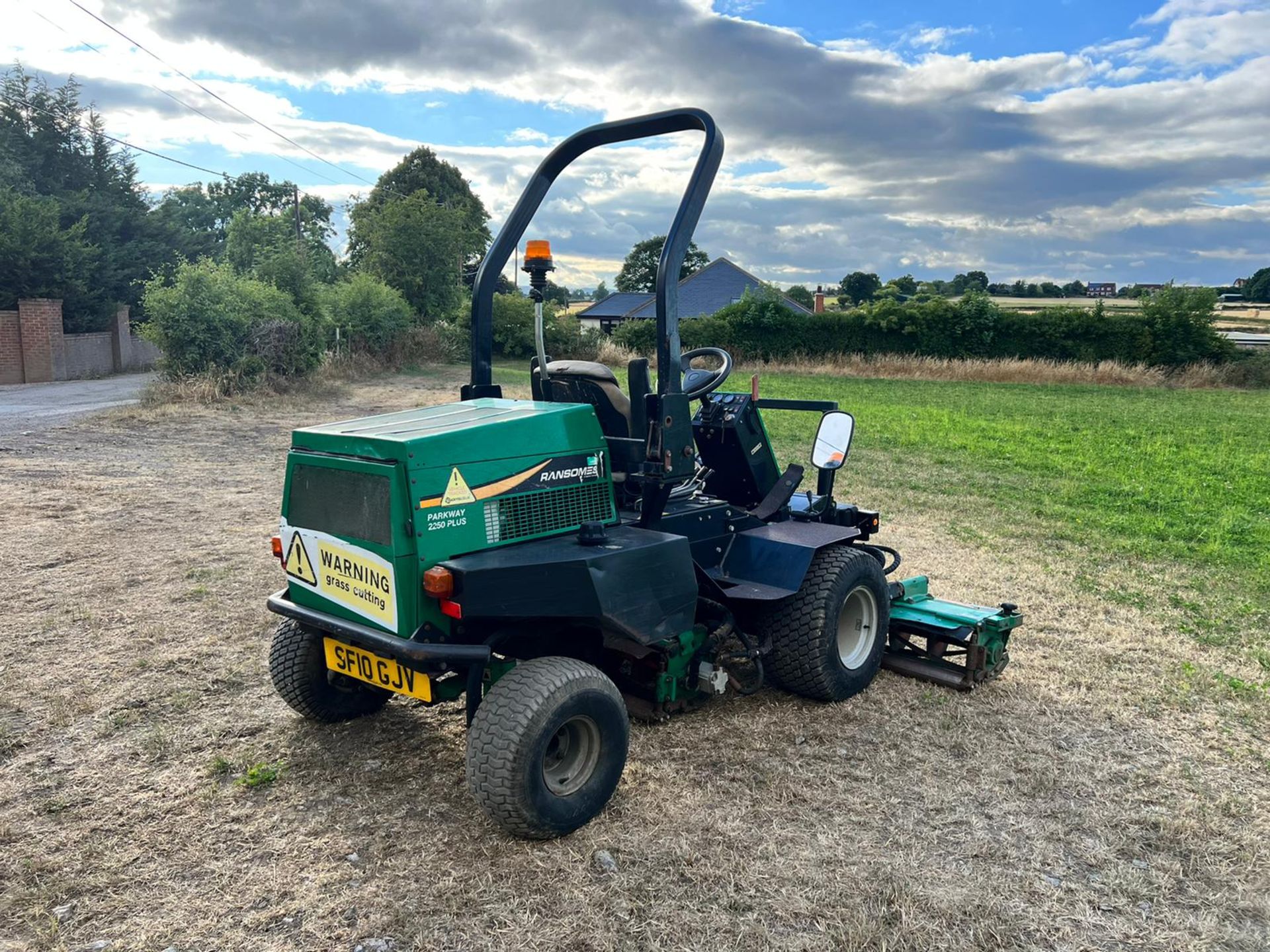 Ransomes Parkway 2250 Plus 3 Gang Cylinder Mower - 2010 Road Registered *PLUS VAT* - Image 2 of 10