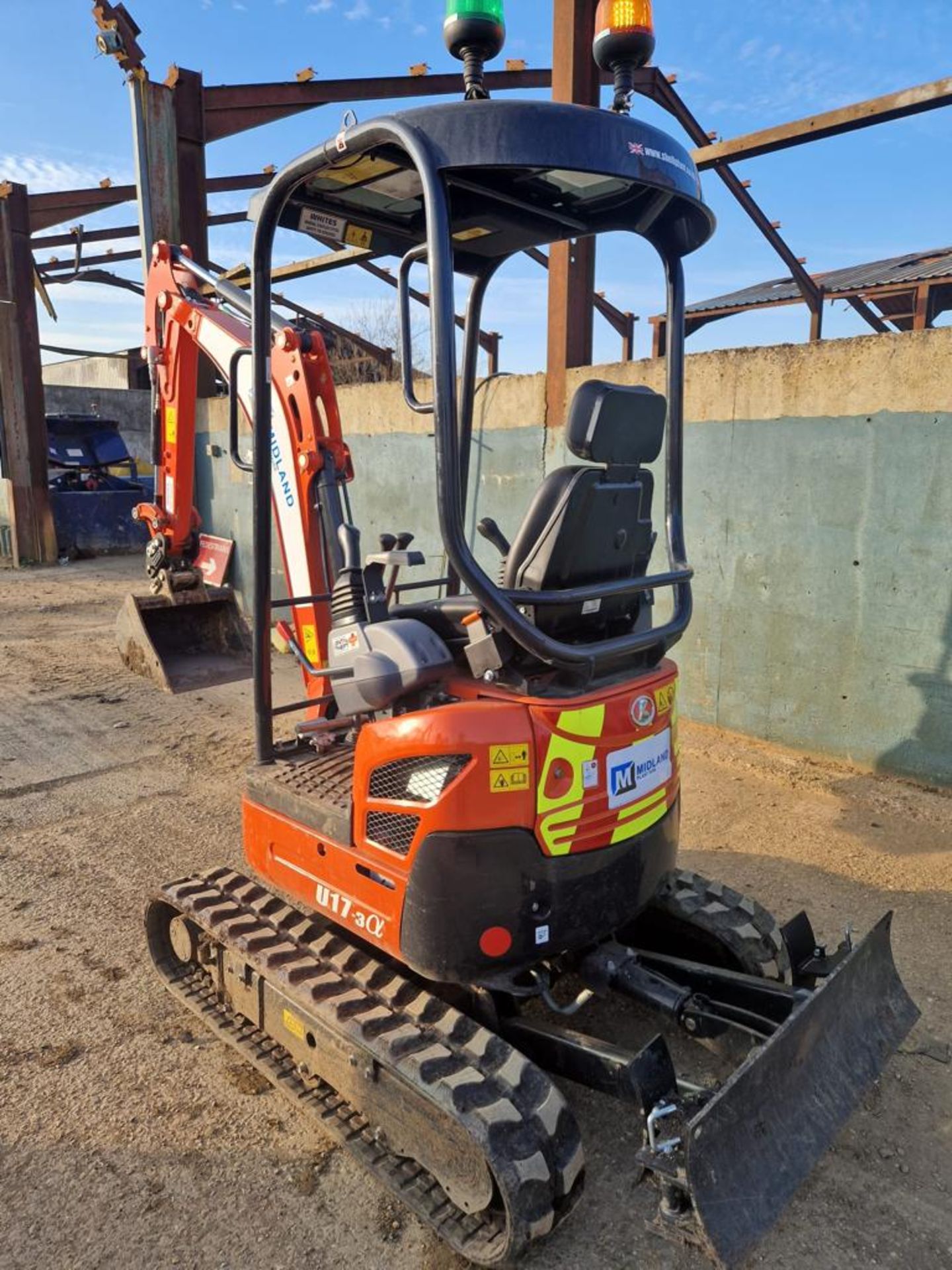 Nov 2022 machine kubota u17 only done, 16 hours from new *PLUS VAT* - Image 2 of 4