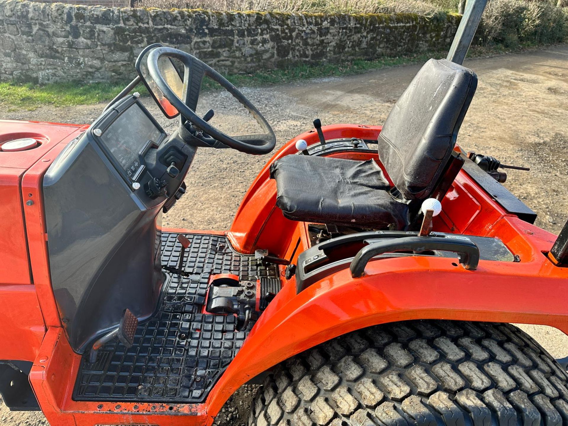 Kubota ST30 30HP 4WD Compact Tractor *PLUS VAT* - Image 8 of 14