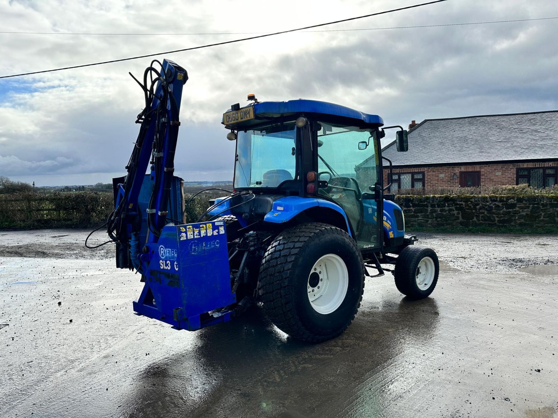 60 Reg. New Holland Boomer 3050 50HP 4WD Compact Tractor With Ryetec SL320H Hedge Cutter *PLUS VAT* - Image 2 of 28