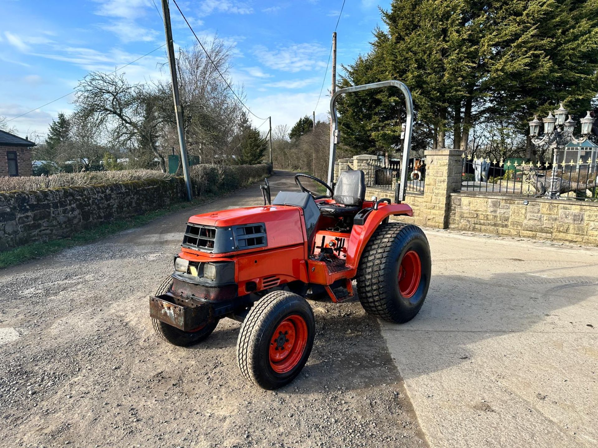 Kubota ST30 30HP 4WD Compact Tractor *PLUS VAT* - Image 2 of 14