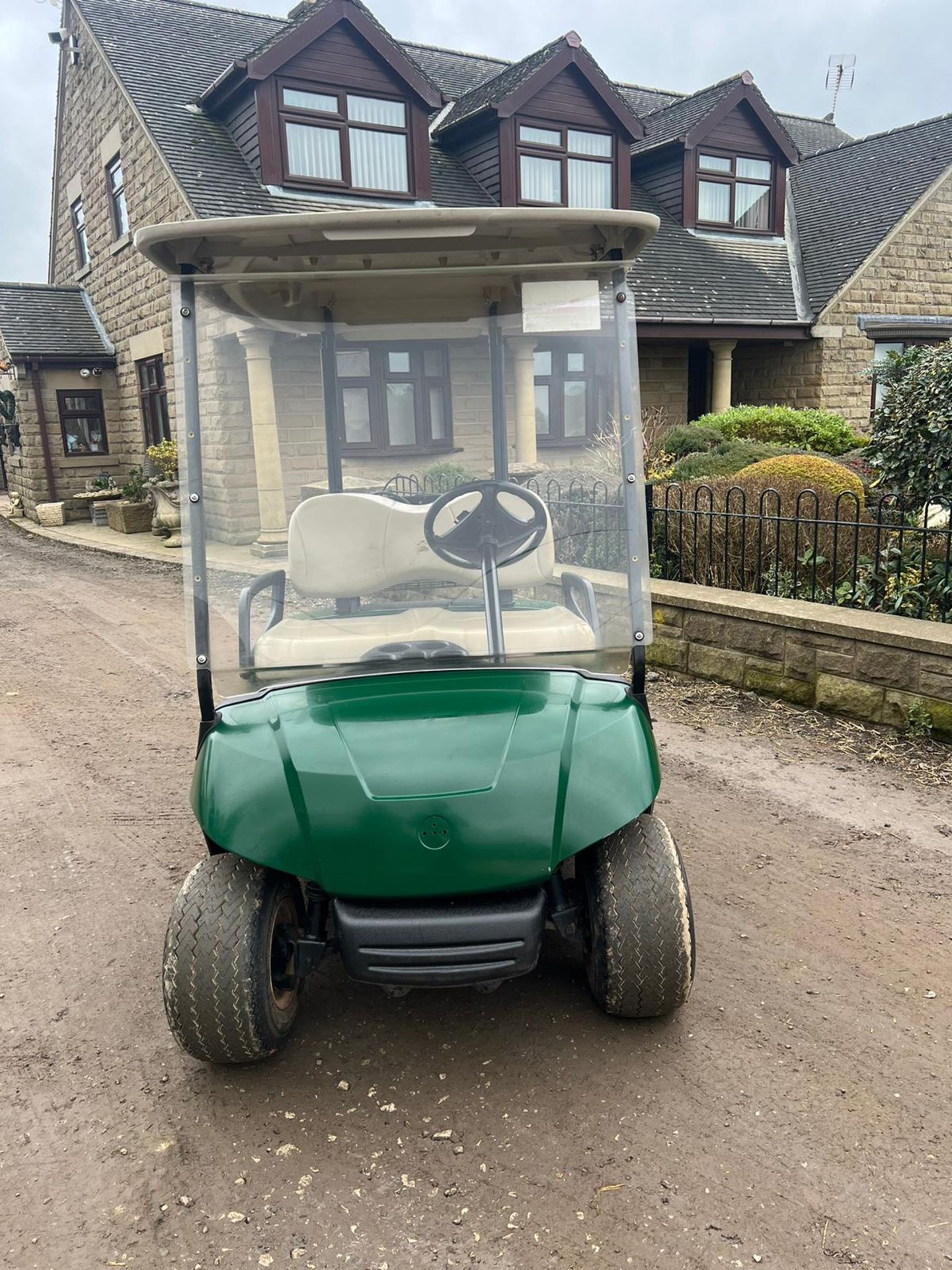 YAMAHA GOLF BUGGY 48 VOLT WITH CHARGER *PLUS VAT* - Image 3 of 8