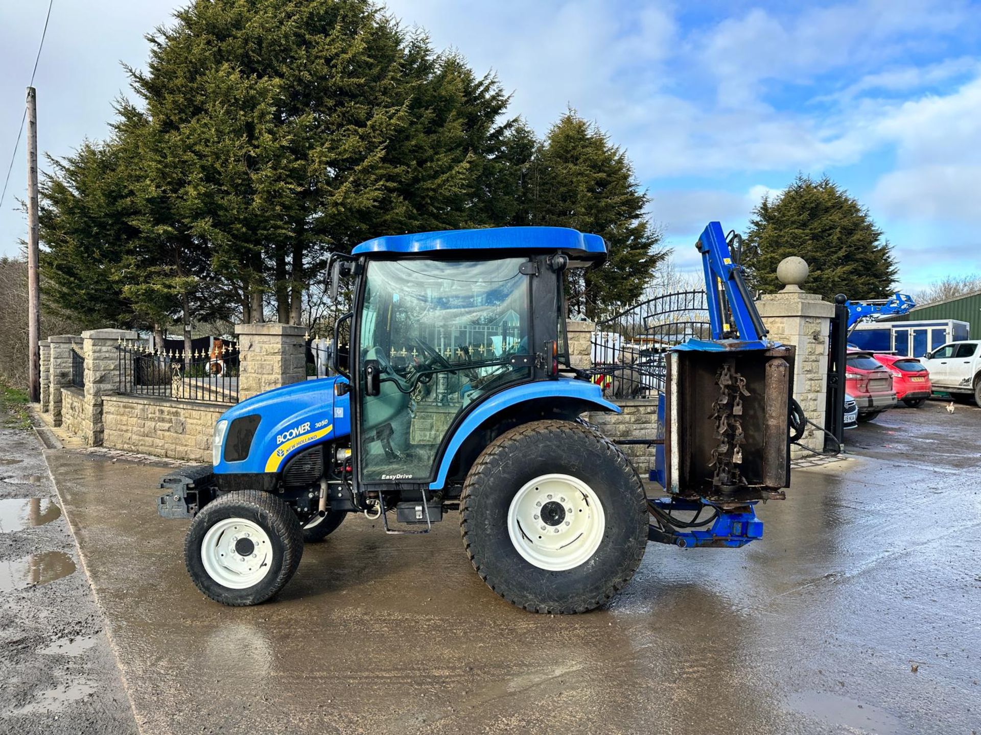 60 Reg. New Holland Boomer 3050 50HP 4WD Compact Tractor With Ryetec SL320H Hedge Cutter *PLUS VAT* - Image 4 of 28