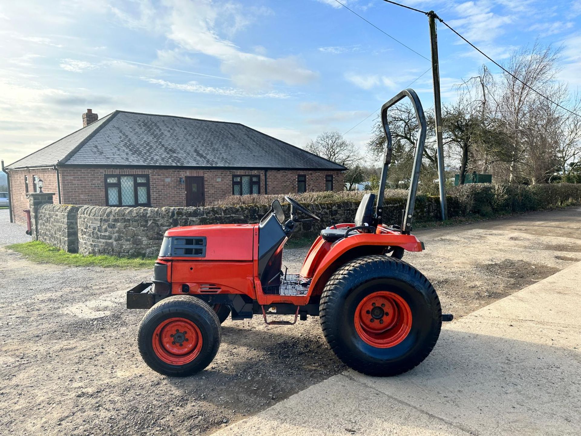 Kubota ST30 30HP 4WD Compact Tractor *PLUS VAT* - Image 5 of 14