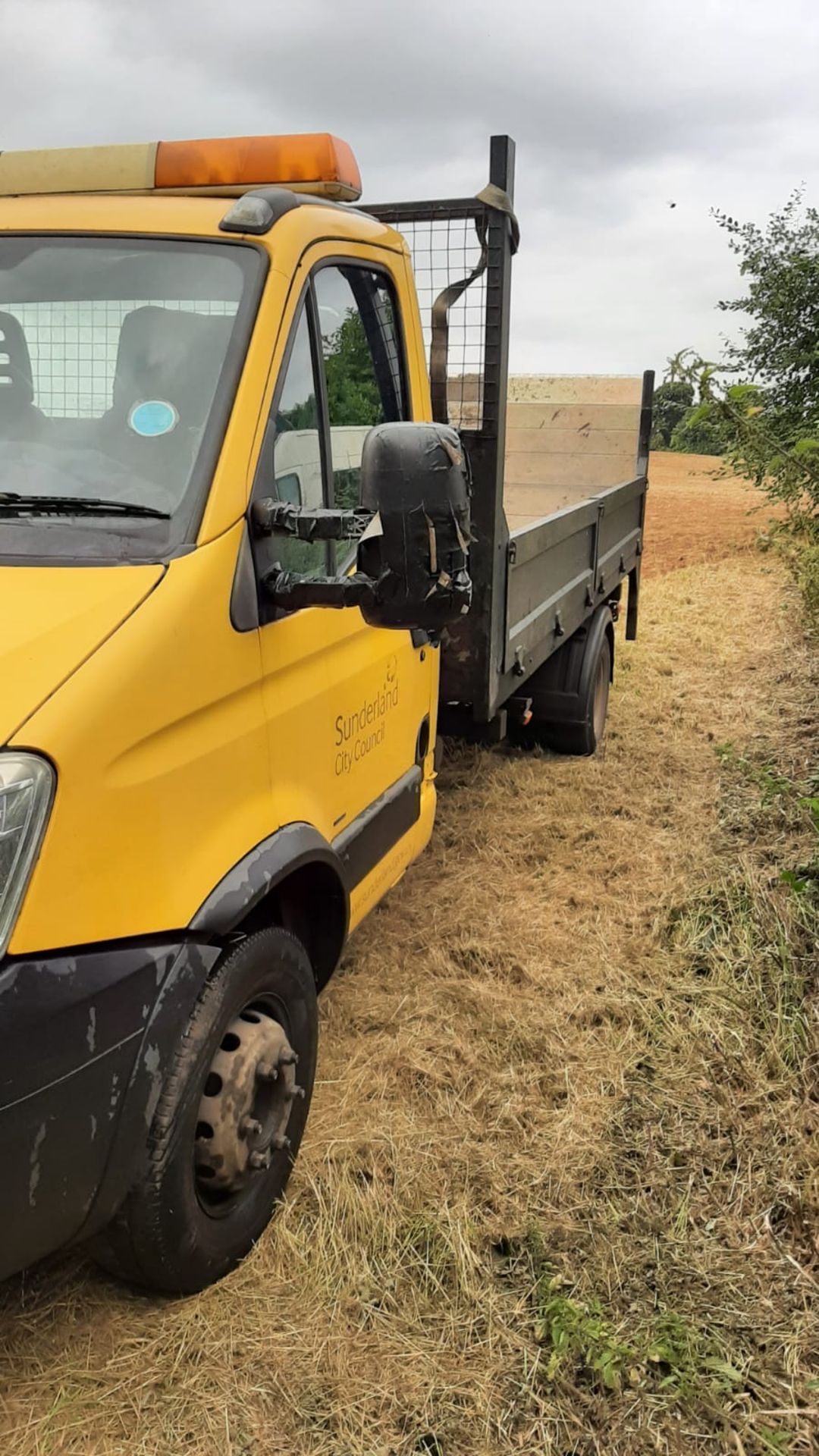 2009 IVECO DAILY 65C18 YELLOW 3 WAY TIPPER WITH TAIL LIFT *NO VAT* - Image 3 of 21