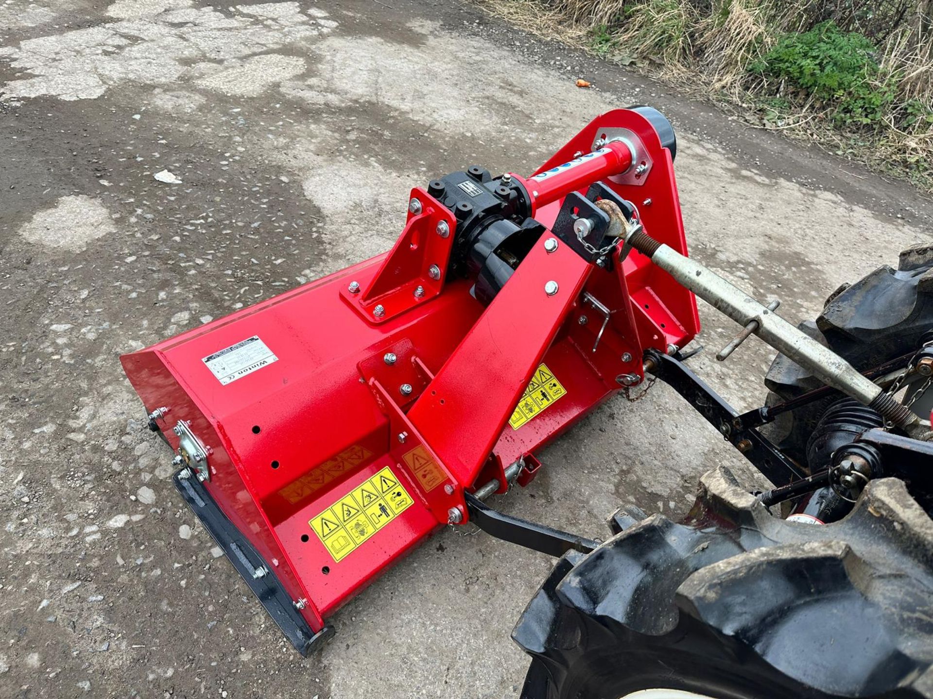 Mitsubishi MT165 4WD Compact Tractor With 2021 Winton 1.25 Metre Flail Mower *PLUS VAT* - Image 8 of 19