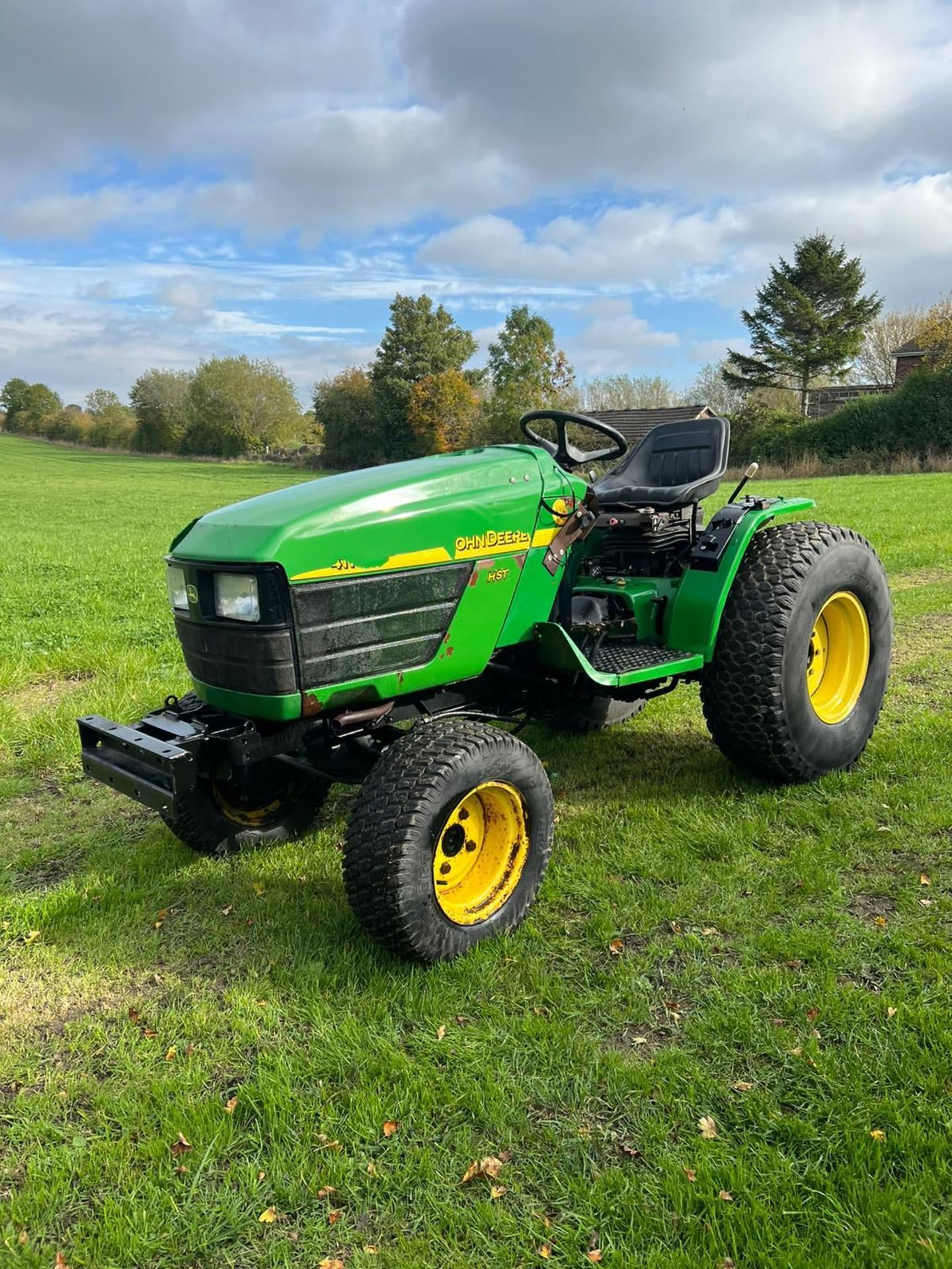 JOHN DEERE 4115 RIDE ON LAWN MOWER - SELECTABLE 2 AND 4 WHEEL DRIVE *PLUS VAT* - Image 2 of 9