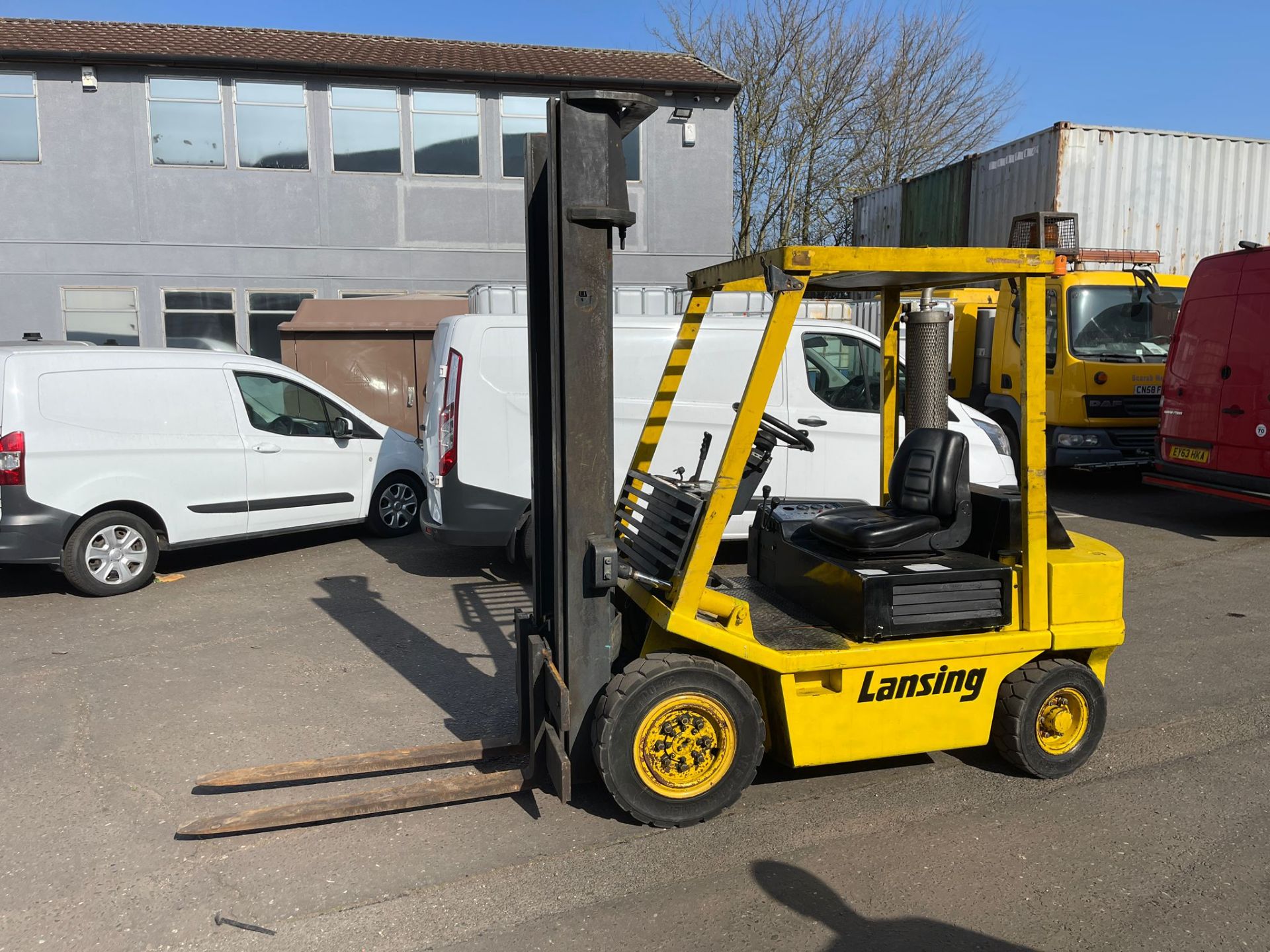 LINDE 2.0 DIESEL FORK TRUCK, MAX LIFT 3.8m *PLUS VAT* - Image 2 of 12