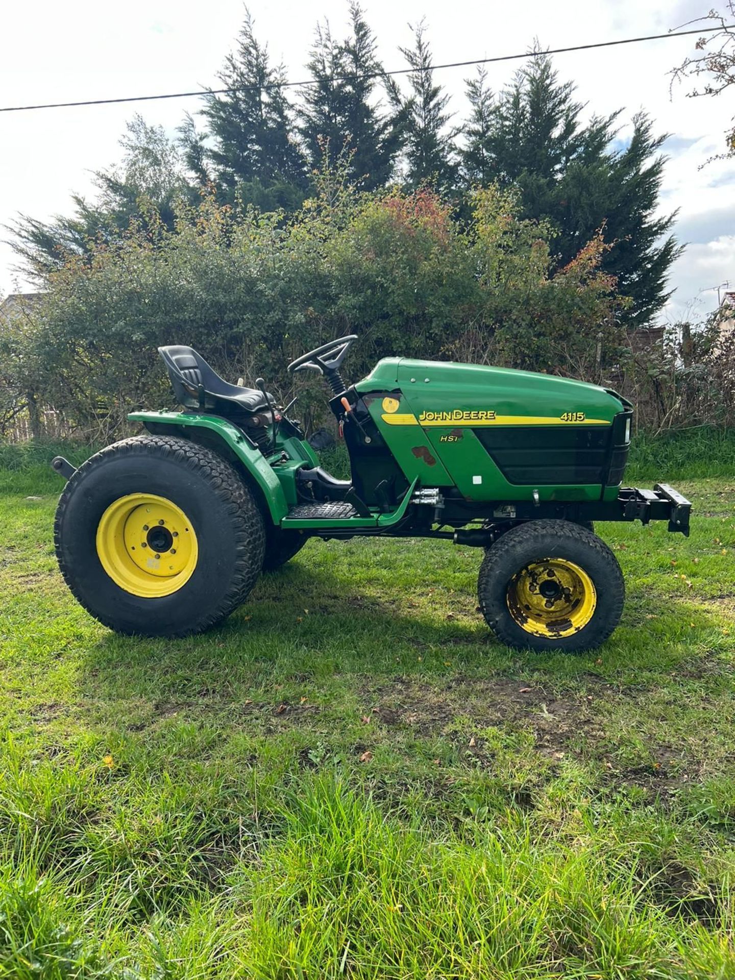 JOHN DEERE 4115 RIDE ON LAWN MOWER - SELECTABLE 2 AND 4 WHEEL DRIVE *PLUS VAT* - Image 8 of 9