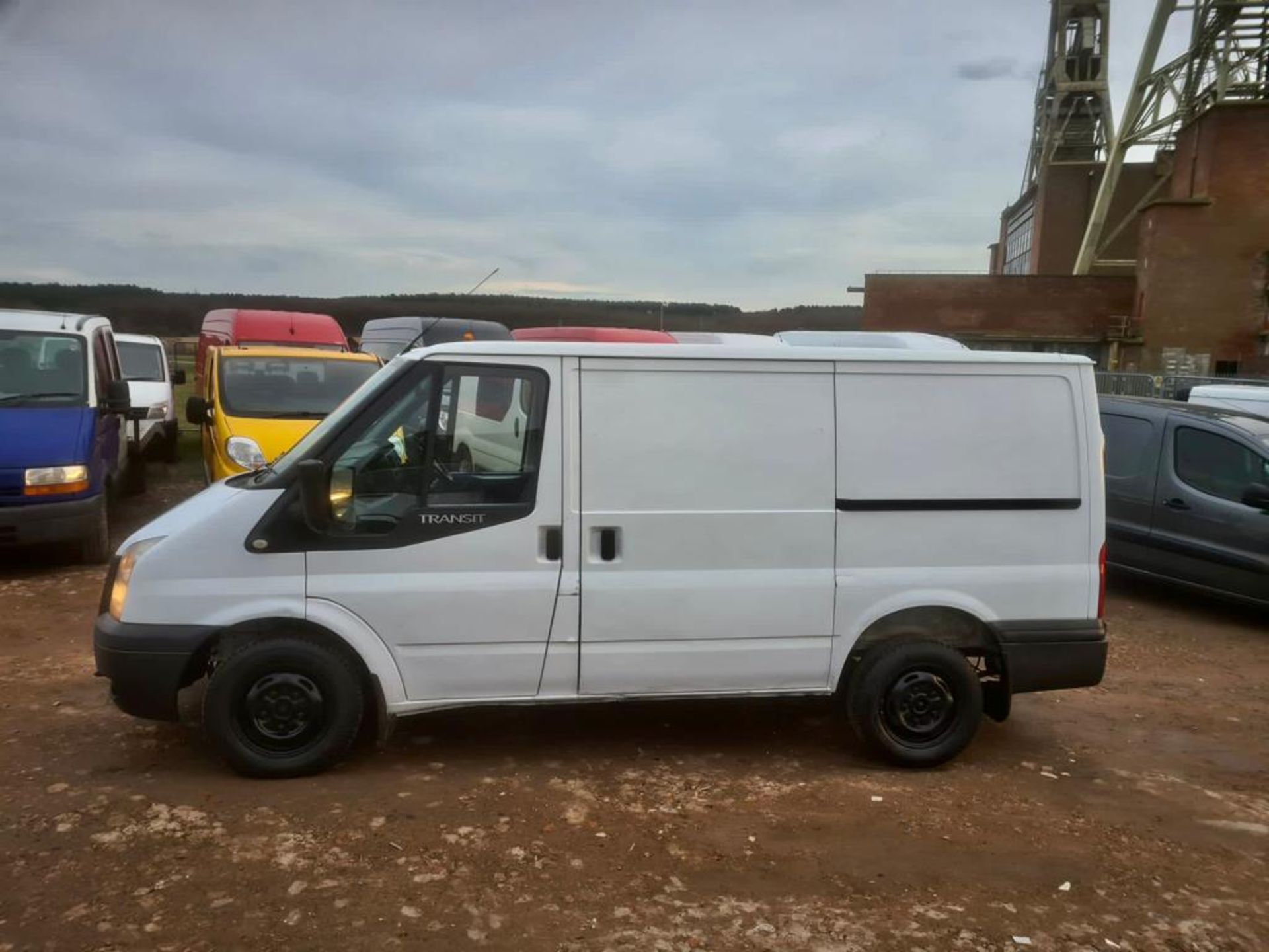 2014 FORD TRANSIT 100 T280 FWD WHITE PANEL VAN *NO VAT* - Image 6 of 15