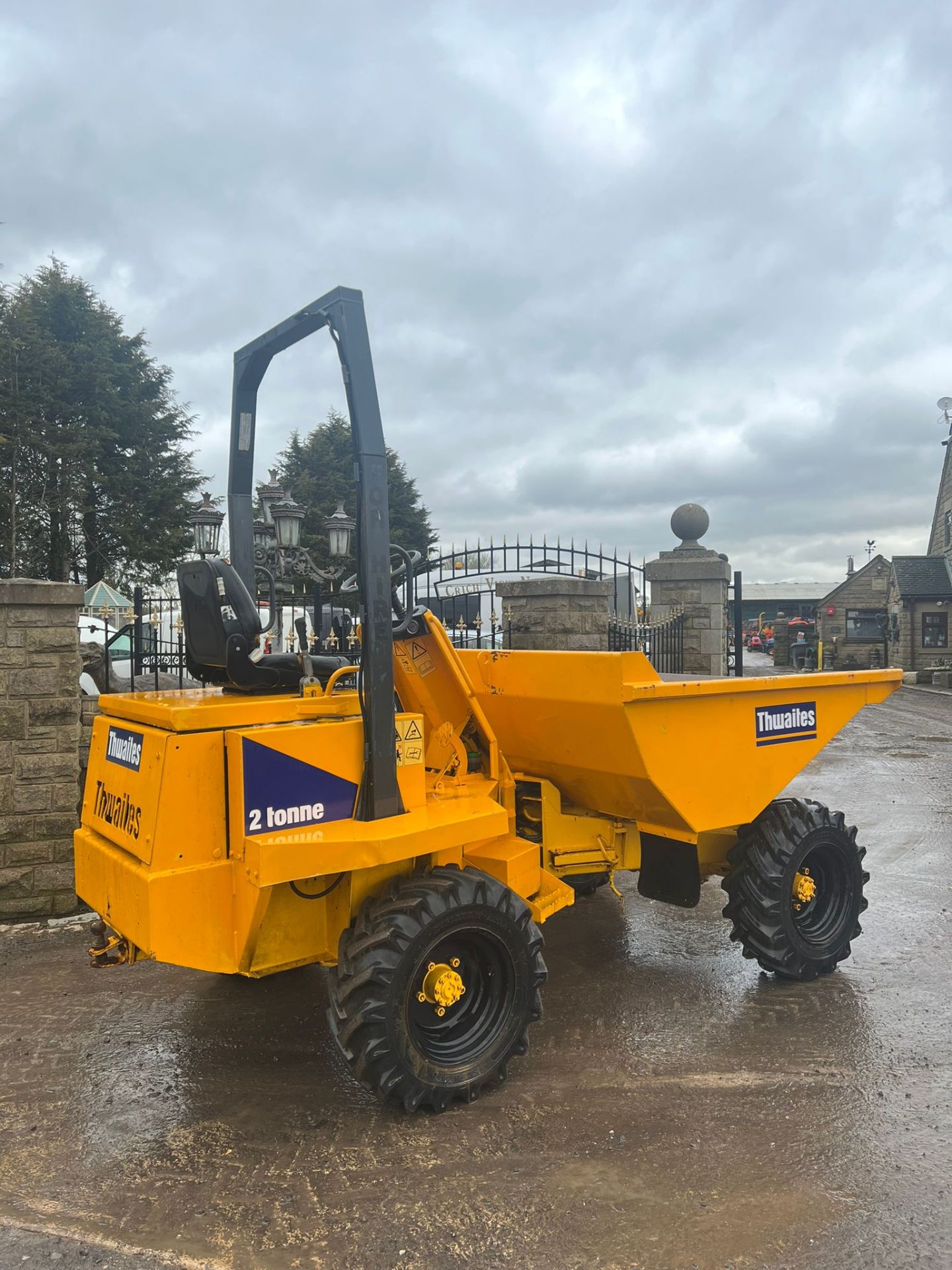 THWAITES 2 TON DUMPER 4x4 ELECTRIC START *PLUS VAT* - Image 4 of 6