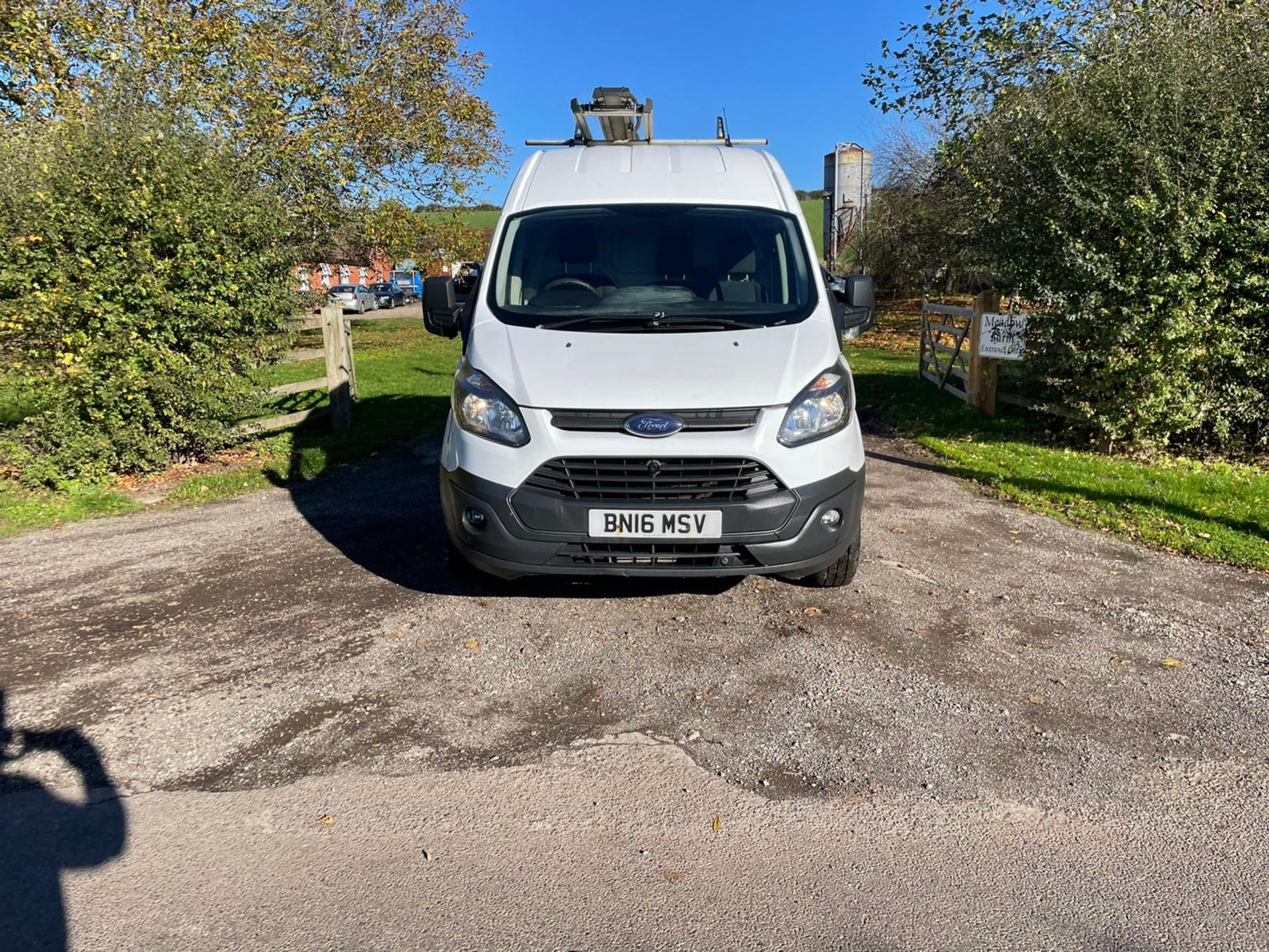 2016/16 REG FORD TRANSIT CUSTOM 290 ECO-TECH 2.2 DIESEL WHITE PANEL VAN, SHOWING 1 FORMER KEEPER - Image 2 of 13