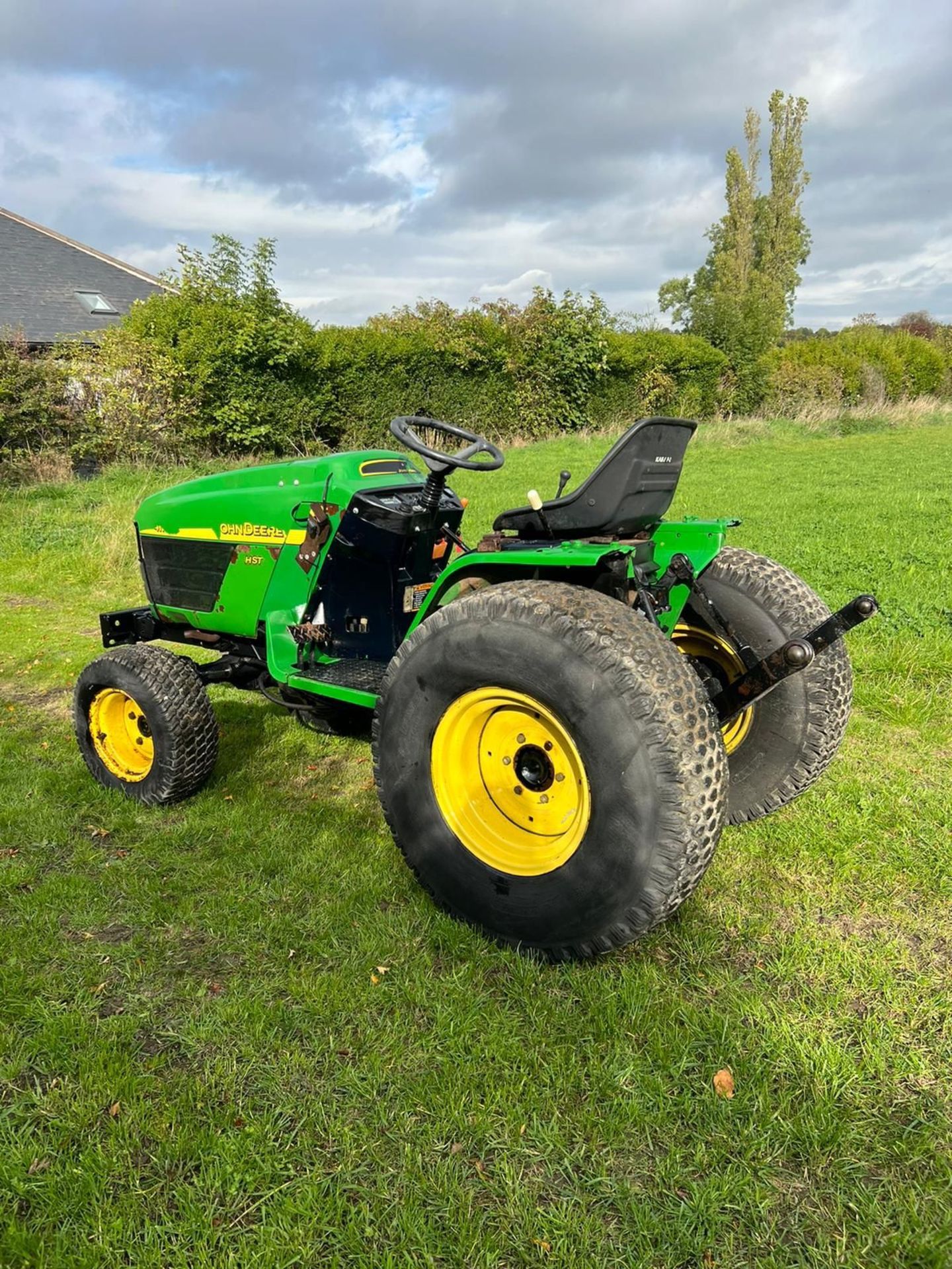 JOHN DEERE 4115 RIDE ON LAWN MOWER - SELECTABLE 2 AND 4 WHEEL DRIVE *PLUS VAT* - Image 7 of 9