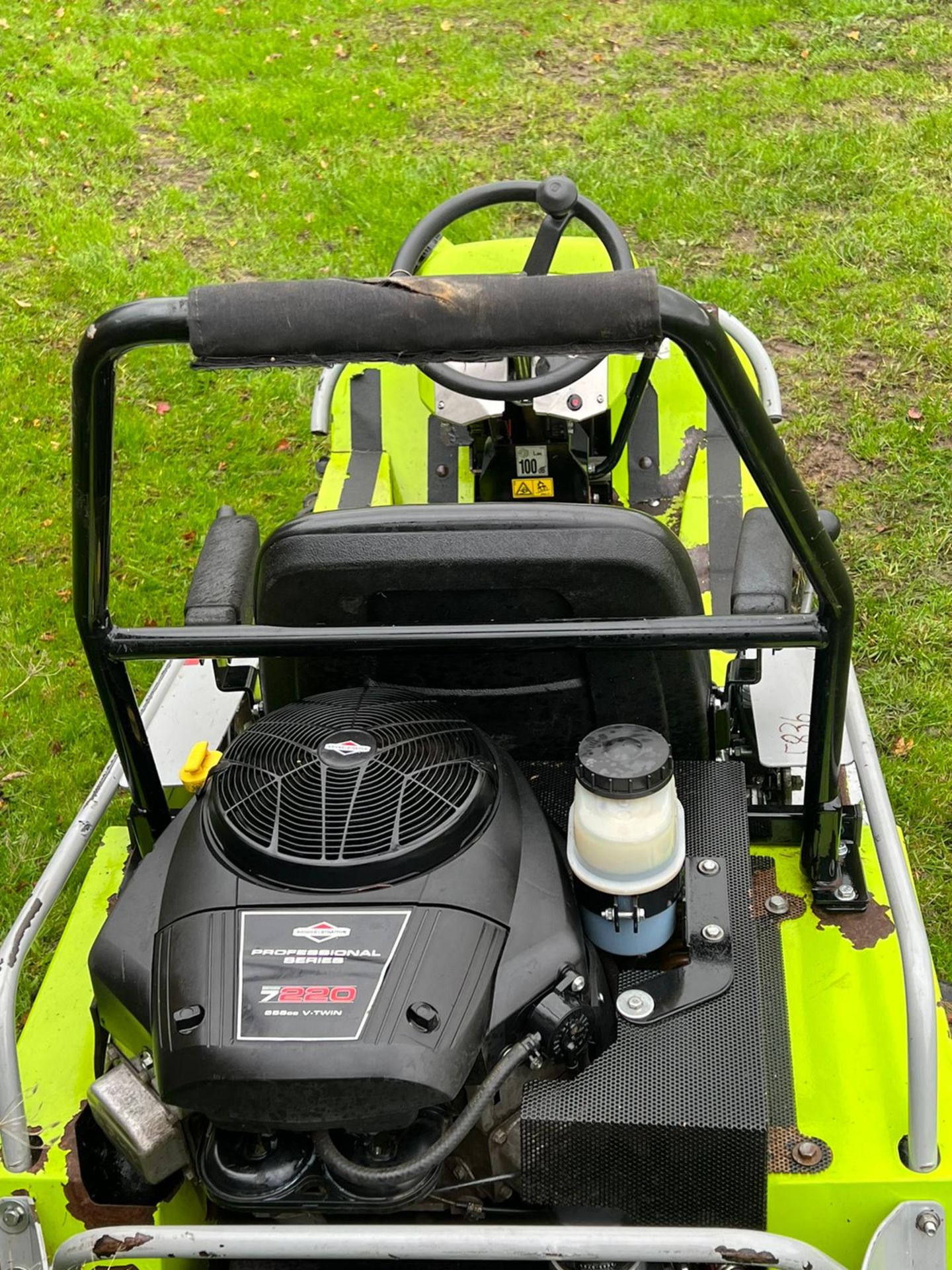 GRILLO CLIMBER 922 RIDE ON LAWN MOWER BANK MOWER *PLUS VAT* - Image 3 of 6
