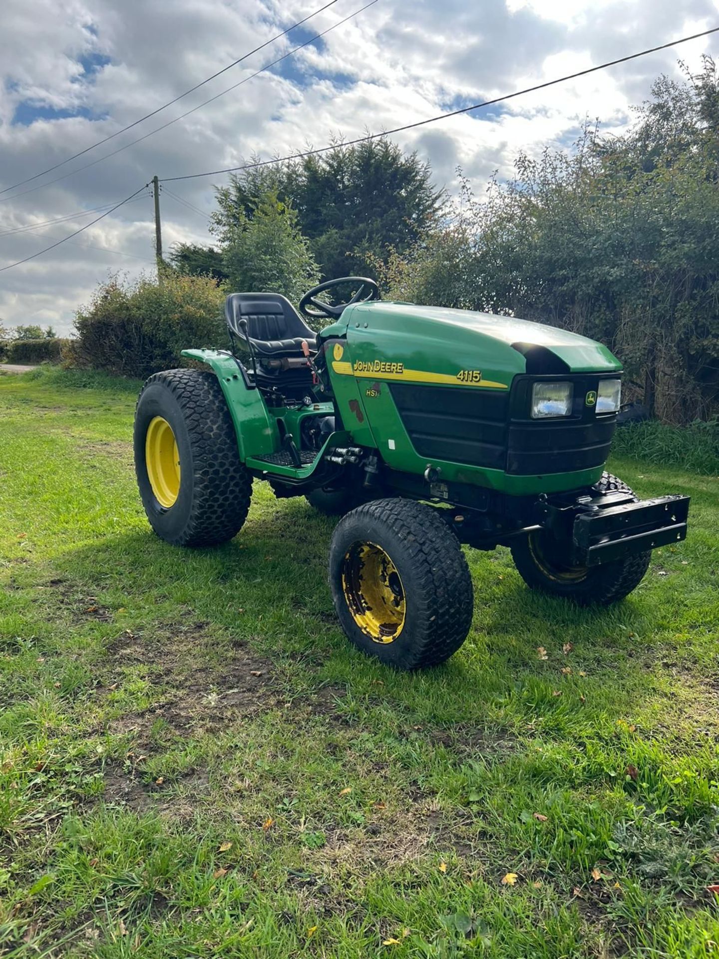 JOHN DEERE 4115 RIDE ON LAWN MOWER - SELECTABLE 2 AND 4 WHEEL DRIVE *PLUS VAT*