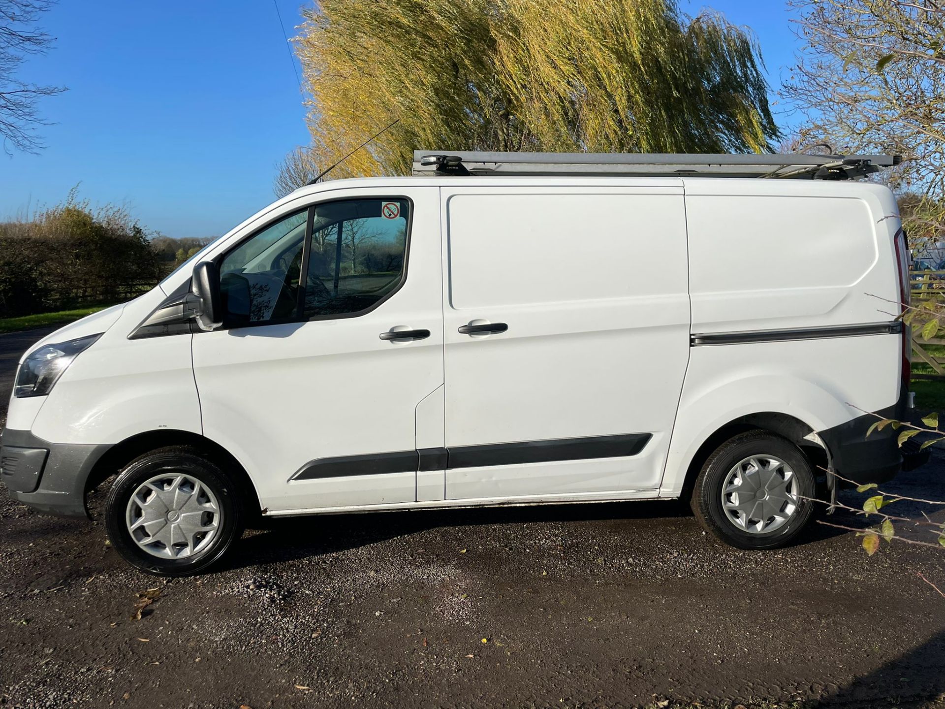 2017 FORD TRANSIT CUSTOM 310 WHITE PANEL VAN *PLUS VAT* - Image 9 of 15