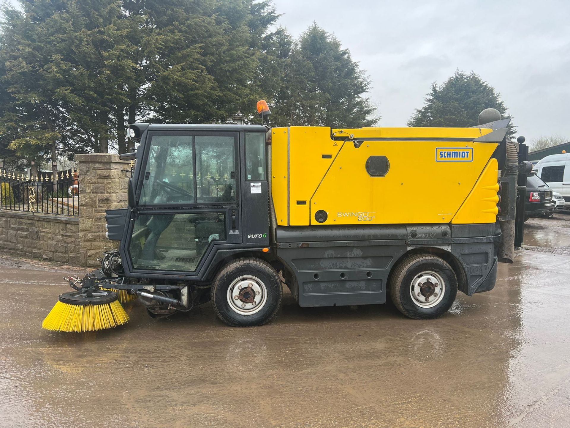 2016 SCHMIDT SWINGO 200+ ROAD SWEEPER ROAD REGISTERED *PLUS VAT* - Image 6 of 12