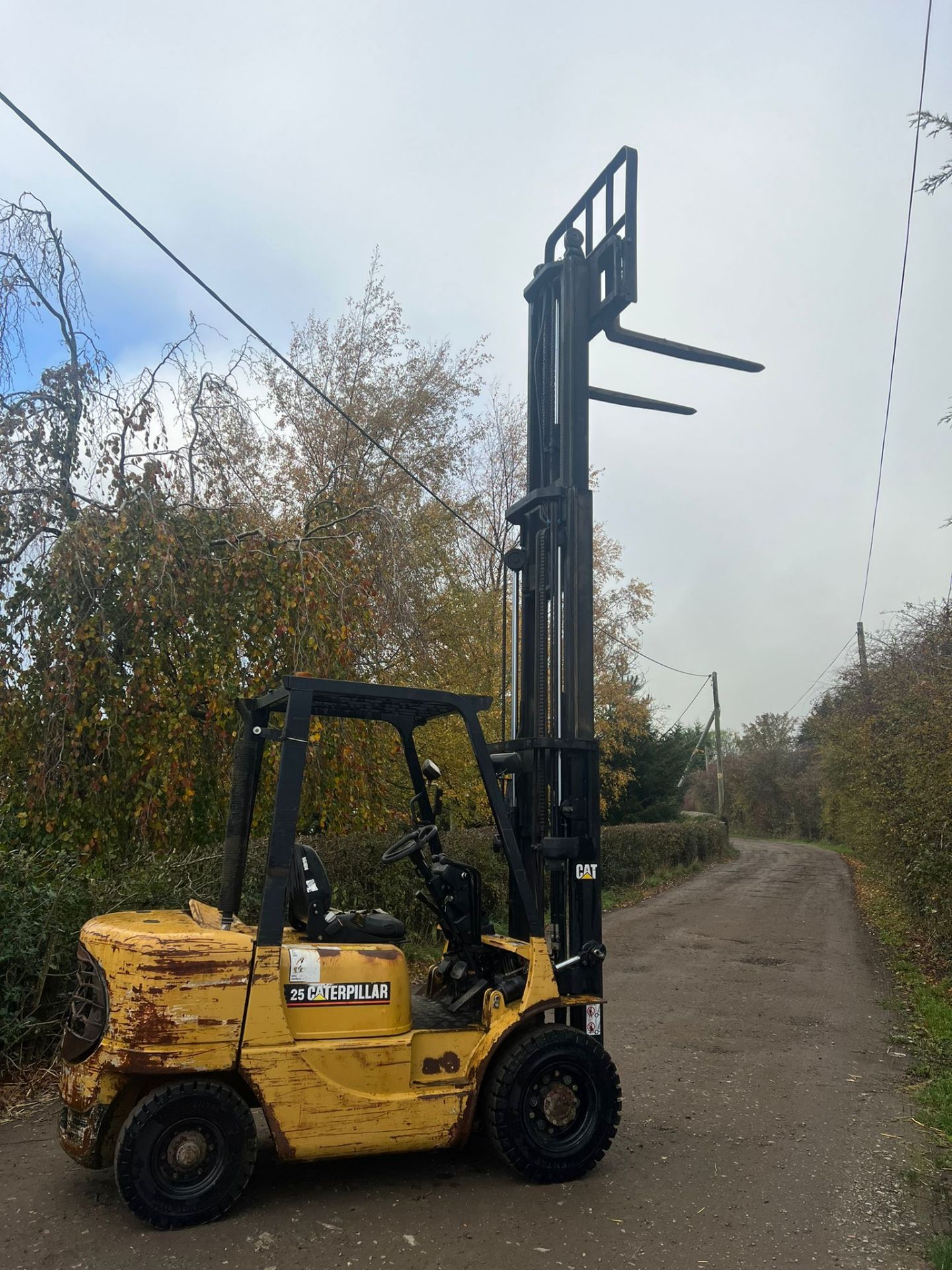 CATERPILLAR 2.5 TON DIESEL FORKLIFT - 2.5 TON LIFT *PLUS VAT* - Image 6 of 12