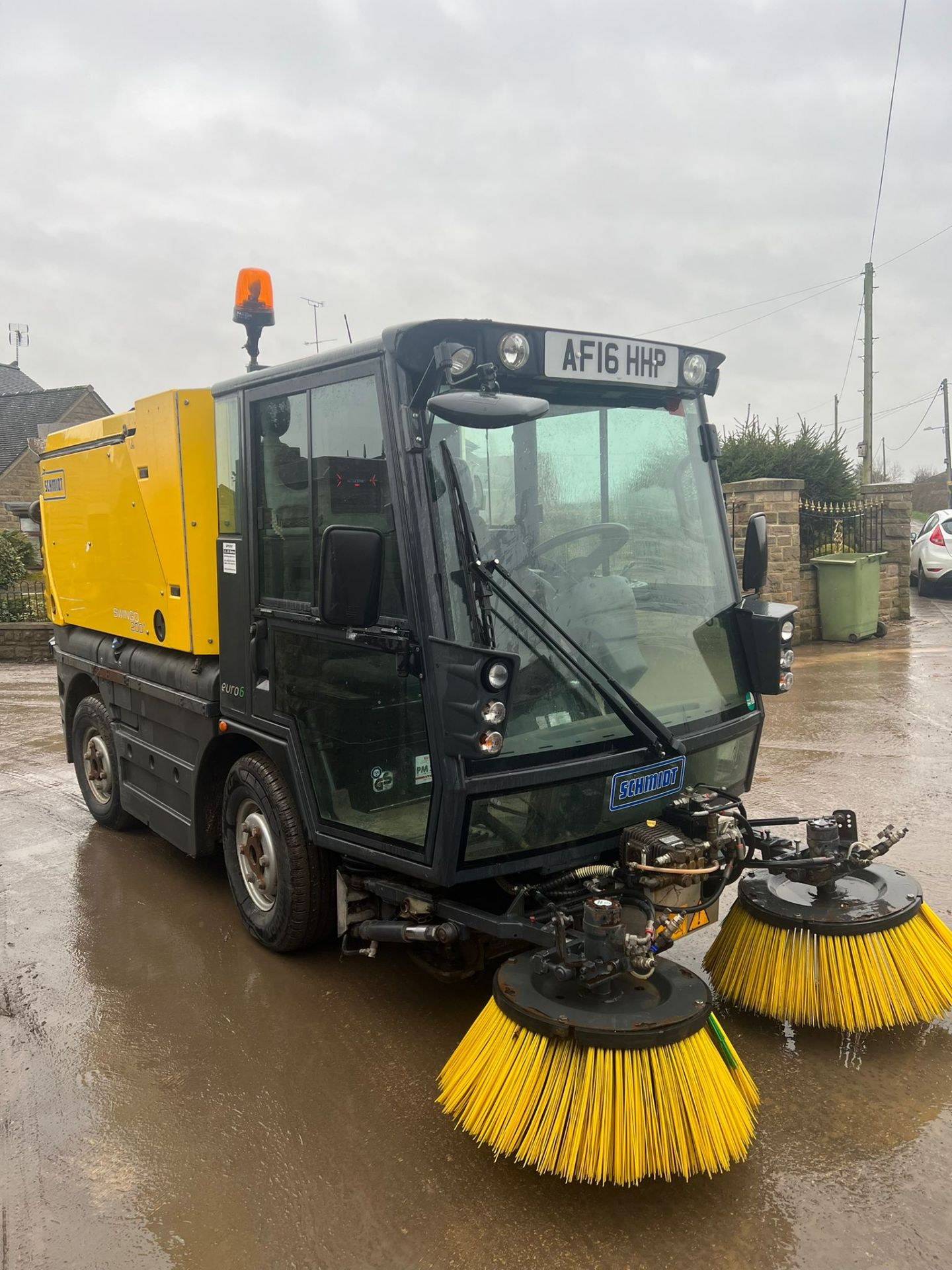 2016 SCHMIDT SWINGO 200+ ROAD SWEEPER ROAD REGISTERED *PLUS VAT* - Image 2 of 12