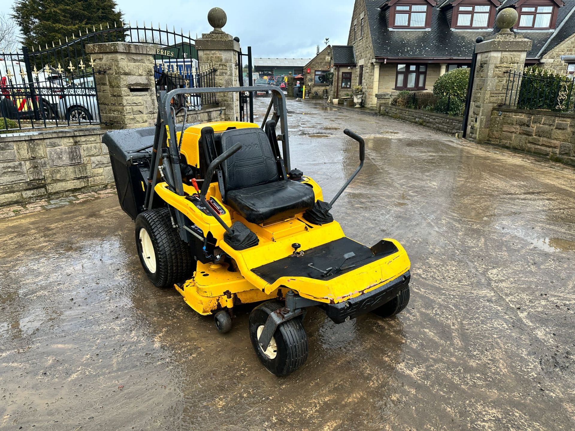 Kubota GZD21 High Tip Zero Turn Mower *PLUS VAT*