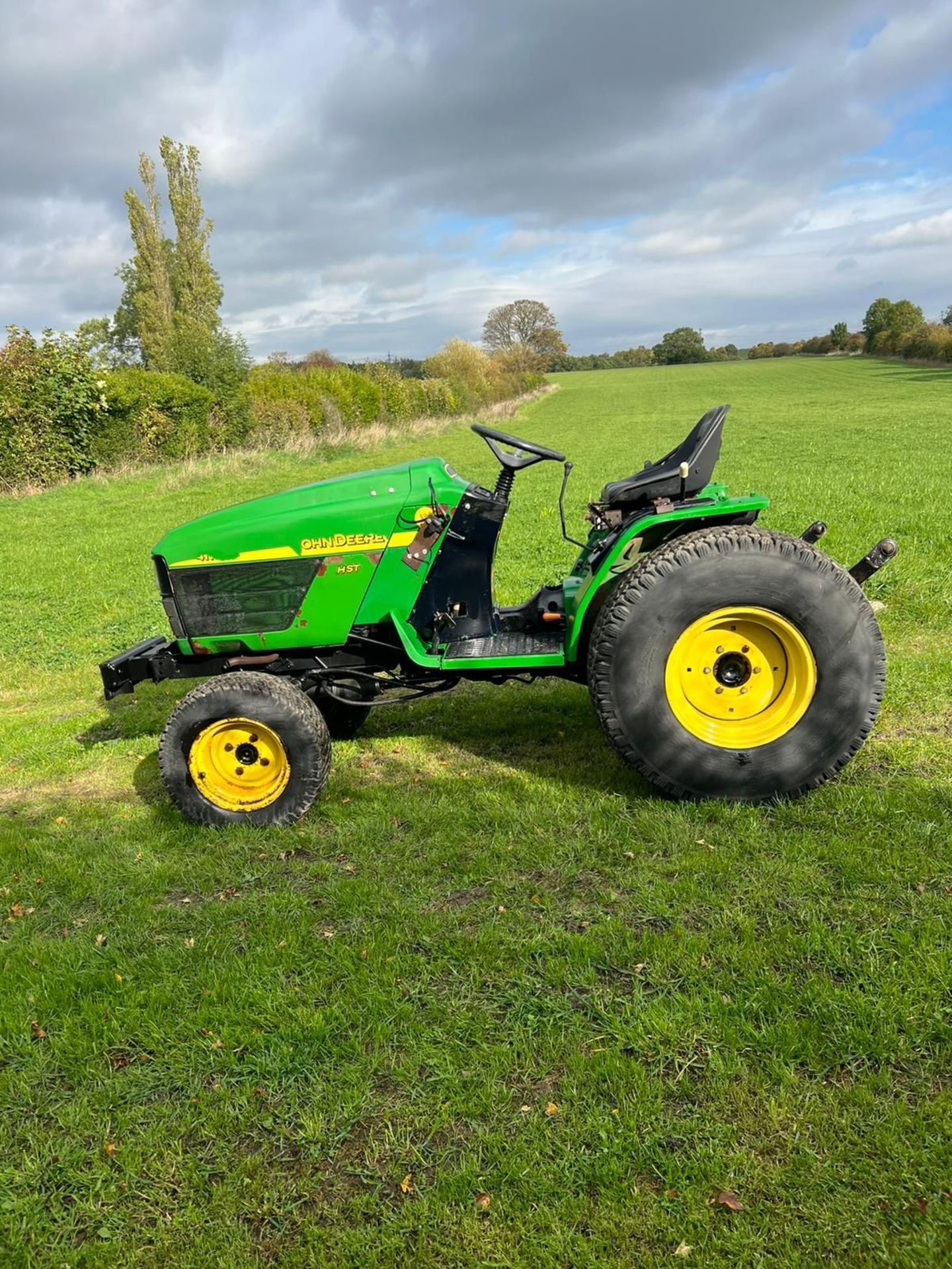 JOHN DEERE 4115 RIDE ON LAWN MOWER - SELECTABLE 2 AND 4 WHEEL DRIVE *PLUS VAT* - Image 3 of 7