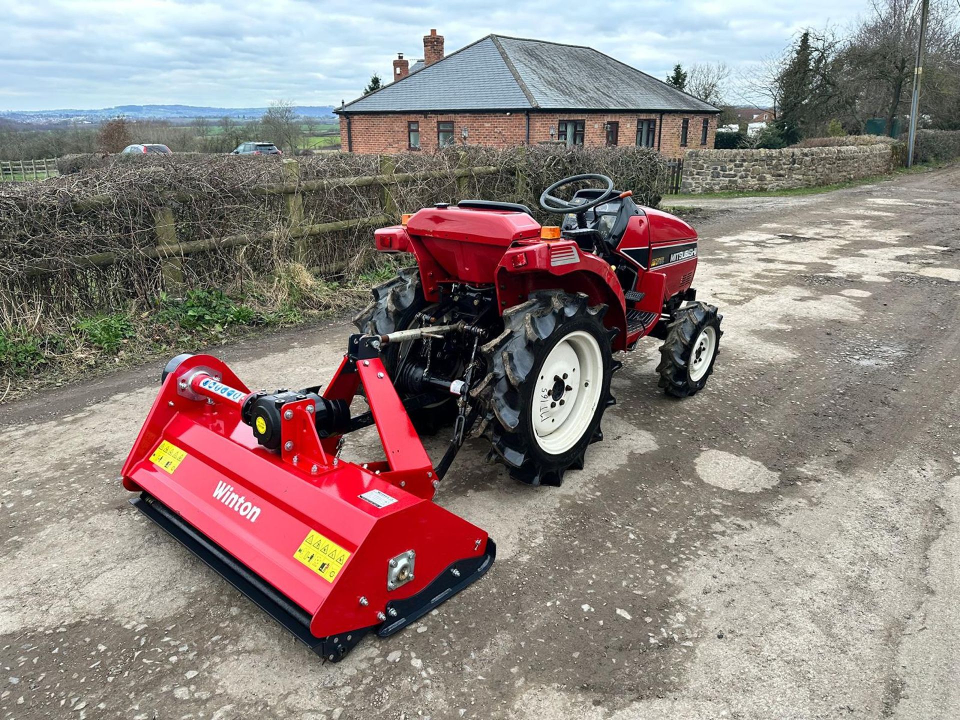 Mitsubishi MT165 4WD Compact Tractor With 2021 Winton 1.25 Metre Flail Mower *PLUS VAT* - Image 3 of 19