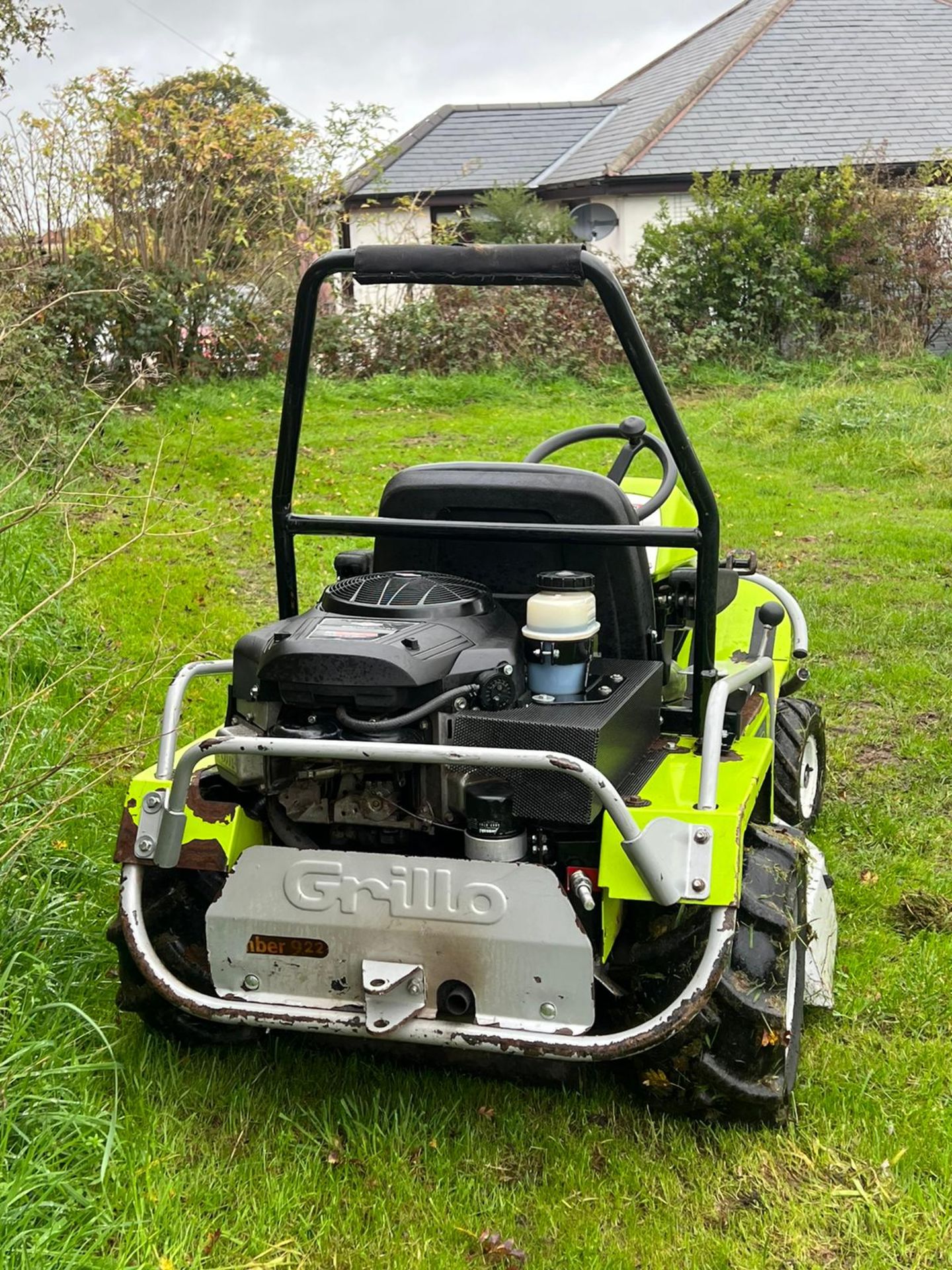 GRILLO CLIMBER 922 RIDE ON LAWN MOWER BANK MOWER *PLUS VAT* - Image 4 of 6