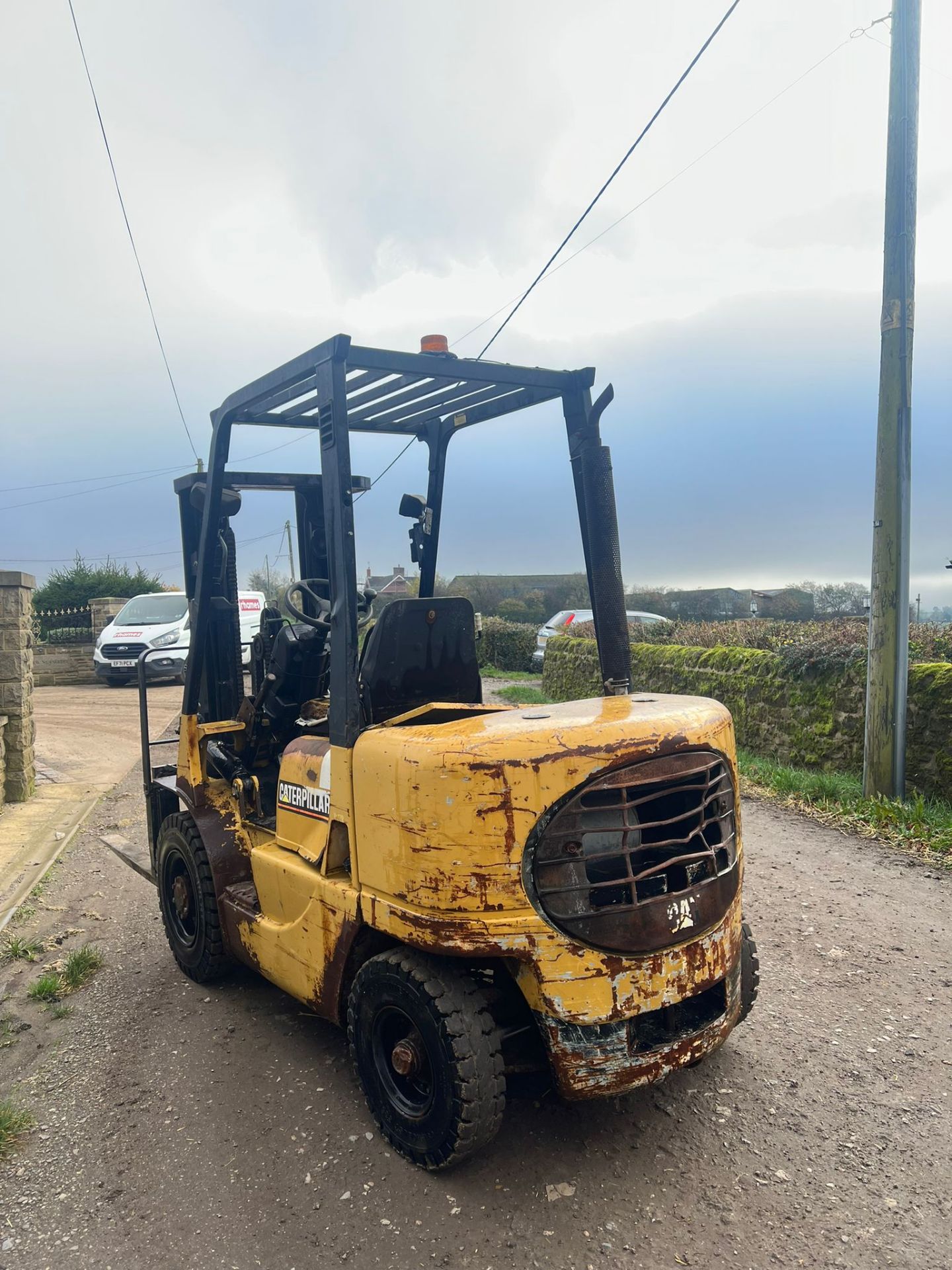 CATERPILLAR 2.5 TON DIESEL FORKLIFT - 2.5 TON LIFT *PLUS VAT* - Image 3 of 12