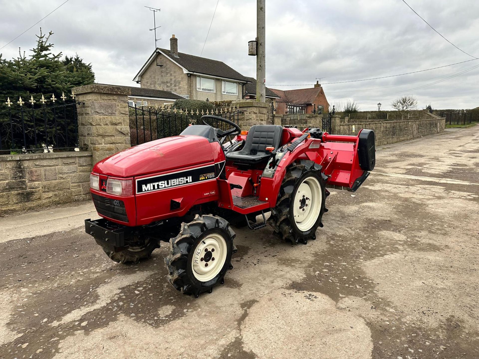 Mitsubishi MT165 4WD Compact Tractor With 2021 Winton 1.25 Metre Flail Mower *PLUS VAT* - Image 4 of 19