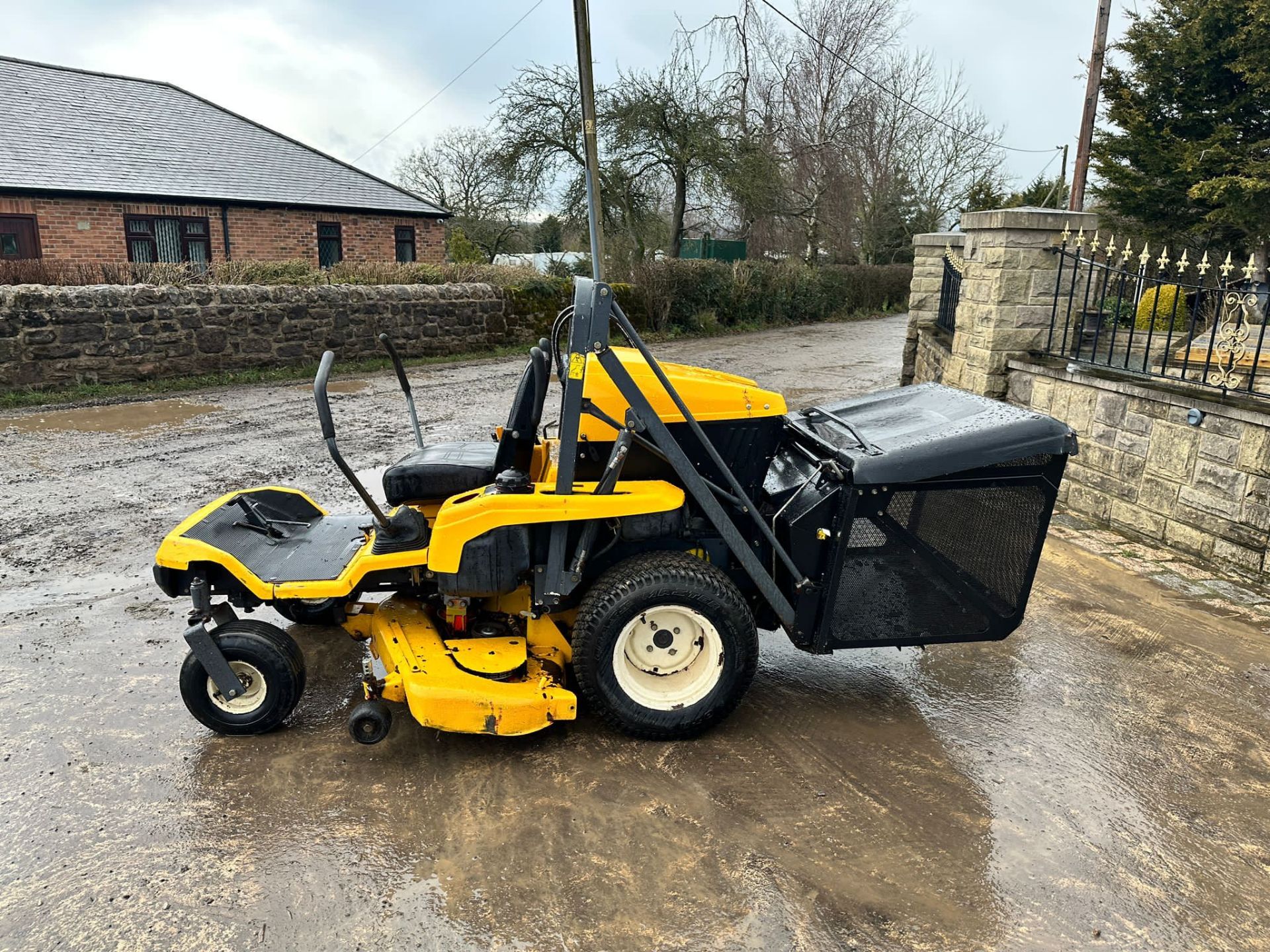 Kubota GZD21 High Tip Zero Turn Mower *PLUS VAT* - Image 4 of 8