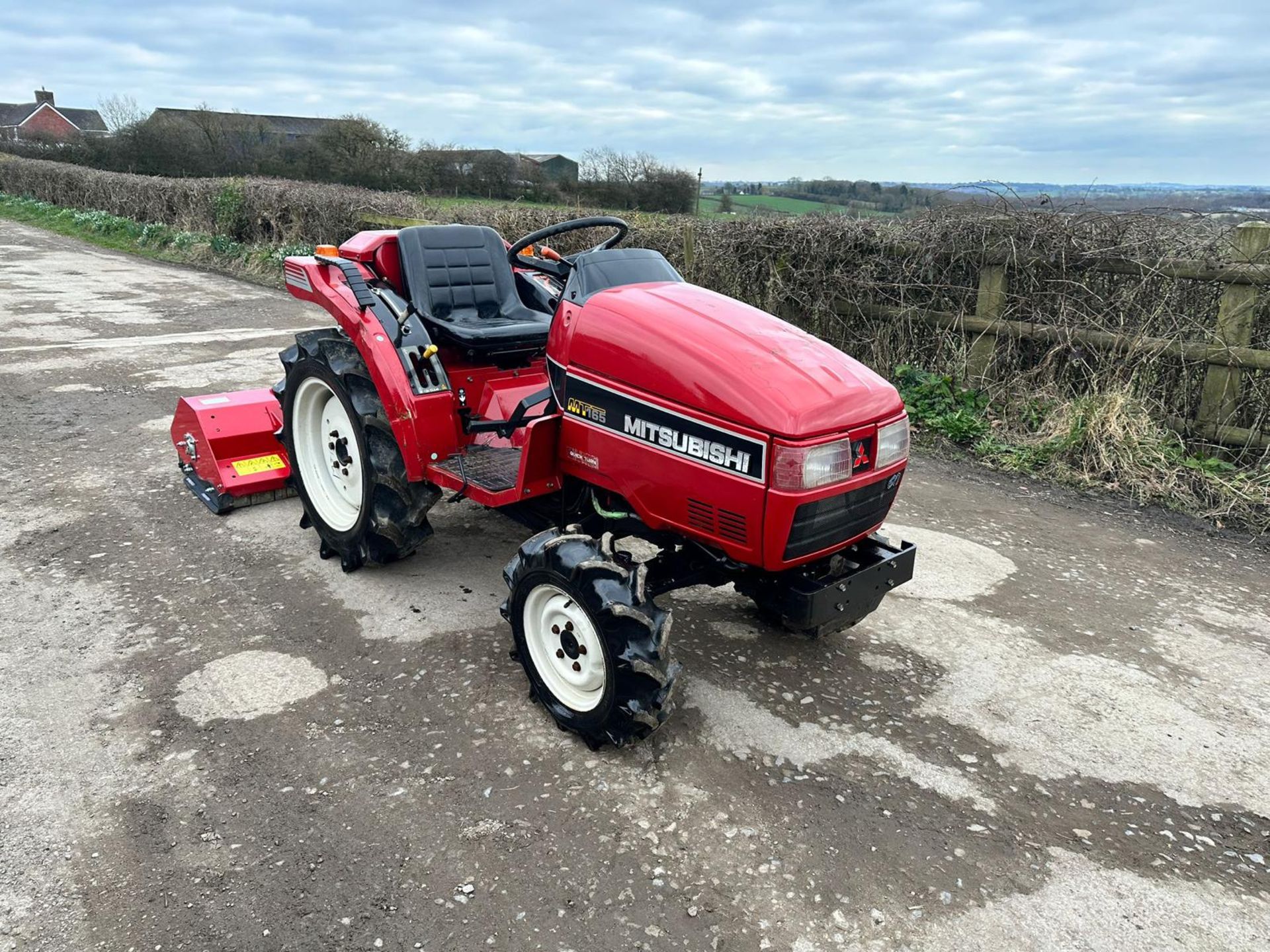 Mitsubishi MT165 4WD Compact Tractor With 2021 Winton 1.25 Metre Flail Mower *PLUS VAT* - Image 5 of 19