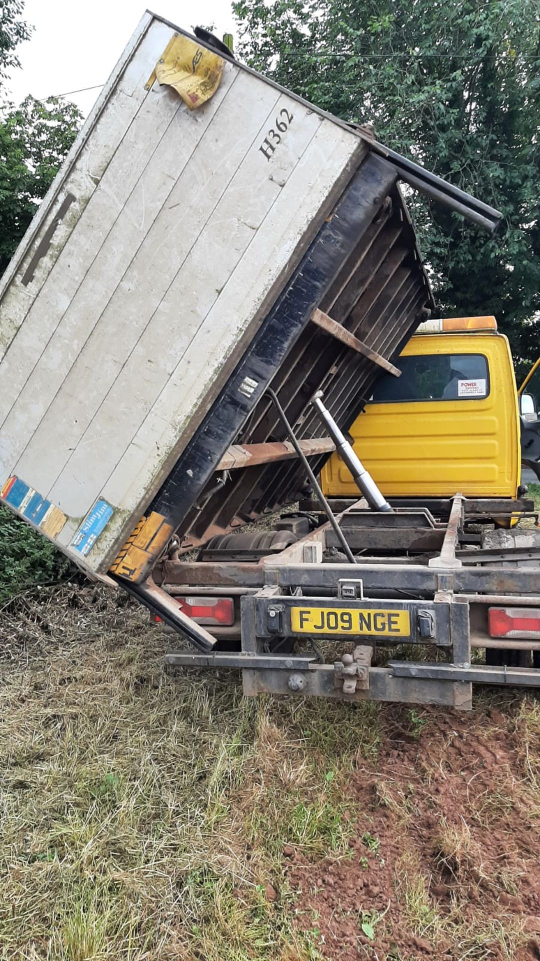 2009 IVECO DAILY 65C18 YELLOW 3 WAY TIPPER WITH TAIL LIFT *NO VAT* - Image 4 of 21