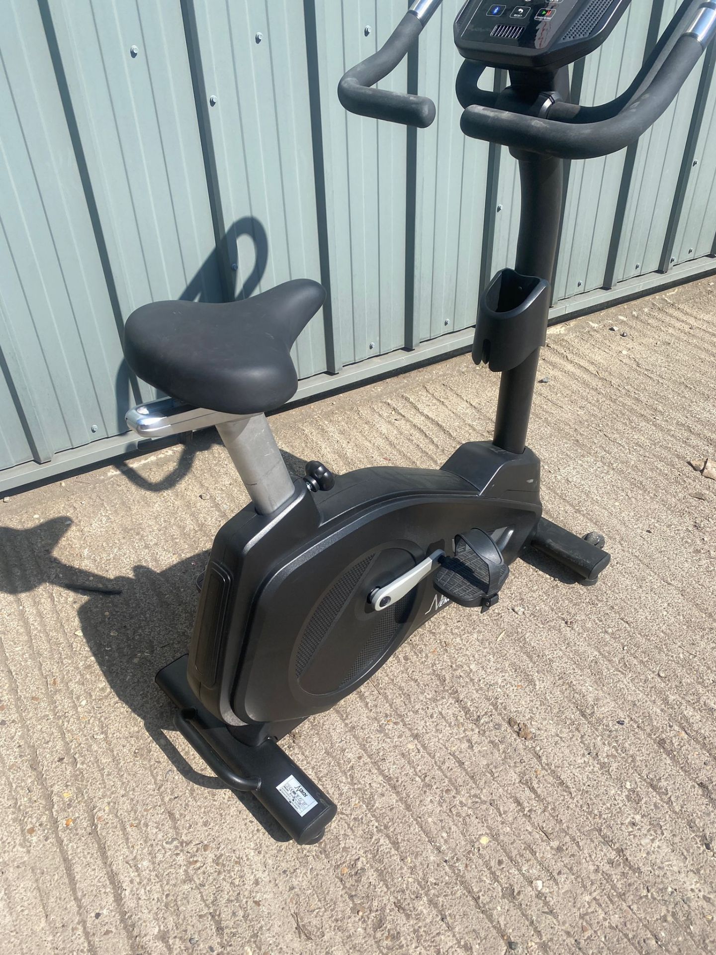 DKN EMB600 upright bike *PLUS VAT* - Image 3 of 4