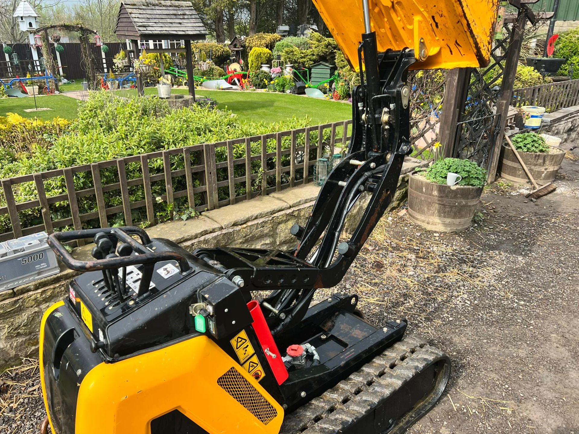 2019 JCB HTD-5 Diesel Tracked Dumper, Runs Drives And Tips *PLUS VAT* - Image 7 of 14