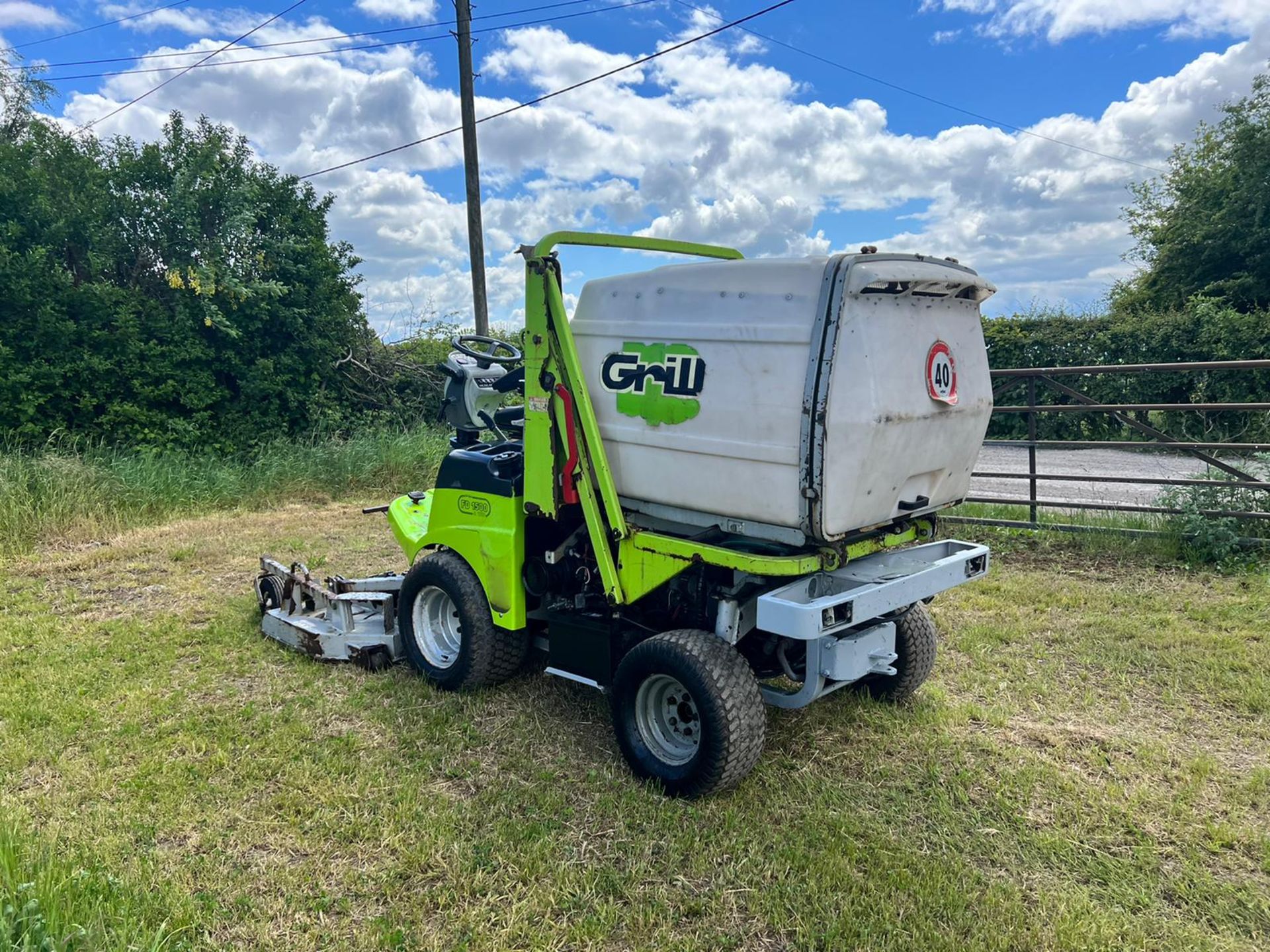 GRILLO FD1500 RIDE ON LAWN MOWER WITH HIGH LIFT COLLECTOR, RUNS DRIVES AND CUTS *PLUS VAT* - Image 6 of 10