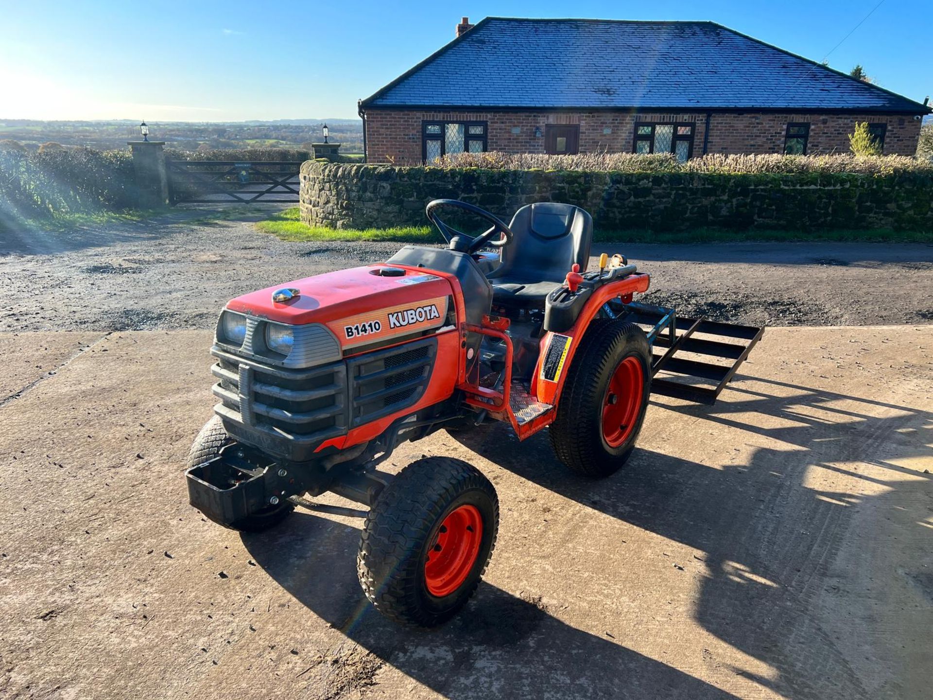 Kubota B1410 Compact Tractor With 4ft Ménage Leveller *PLUS VAT* - Image 3 of 19