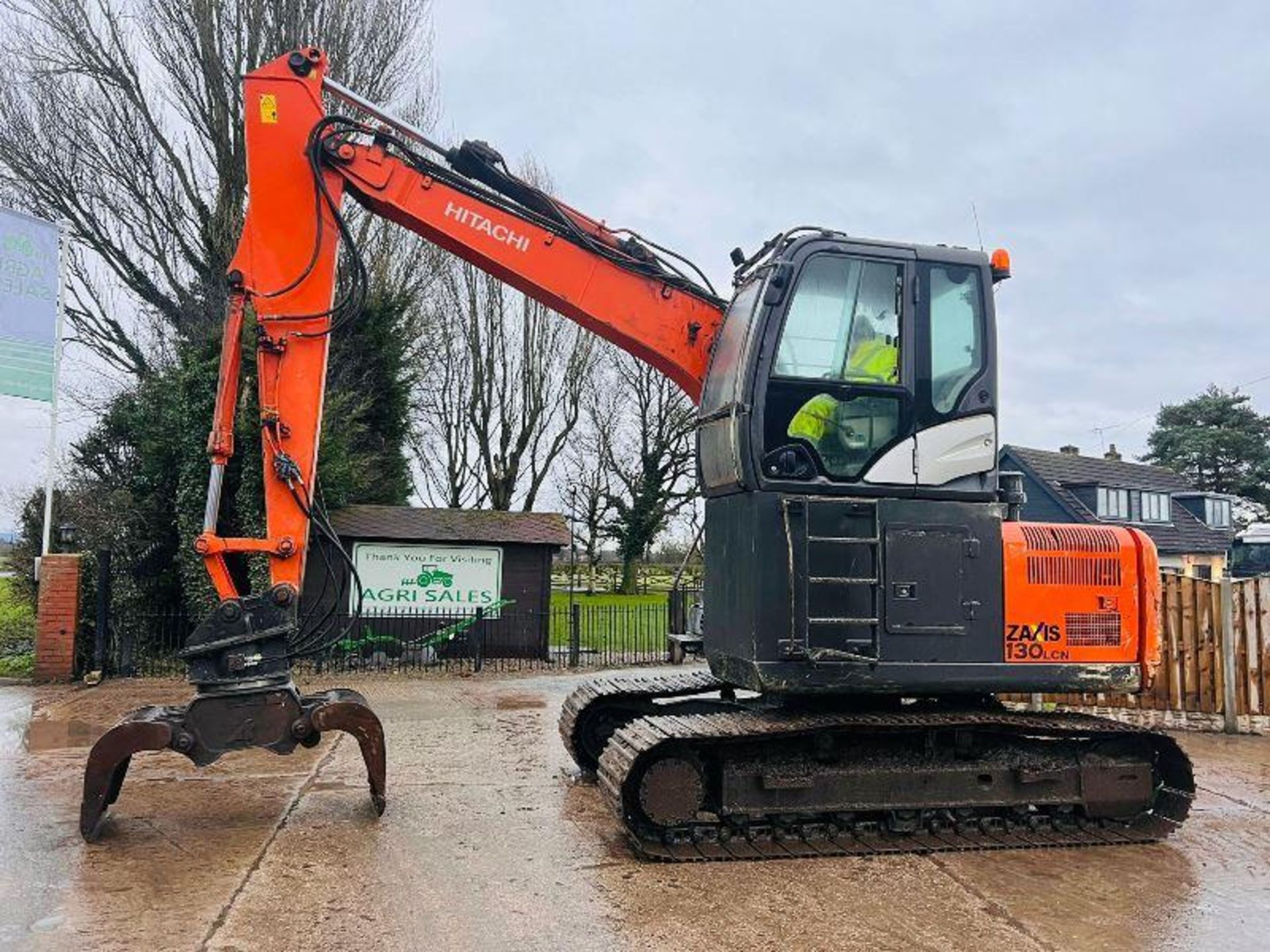 HITACHI ZAXIS 130LCN HIGH RISED CABIN TRACKED EXCAVATOR C/W SELECTOR GRAB *PLUS VAT* - Image 8 of 20