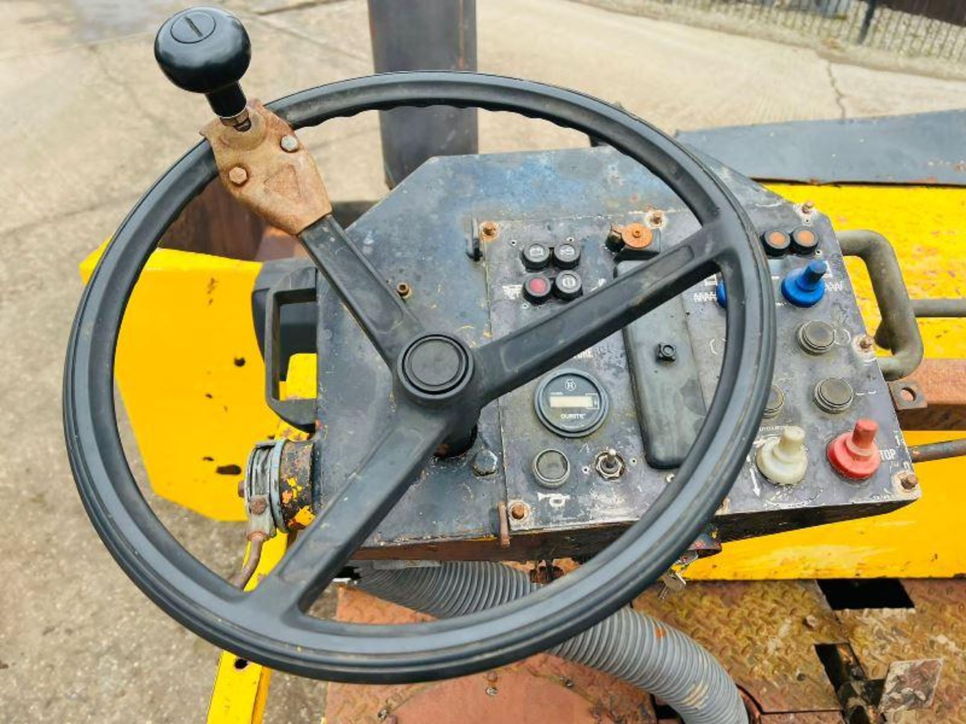 TARMAC PAVER C/W HYDRAULIC BACK BAR *DEUTZ ENGINE *PLUS VAT* - Image 11 of 14