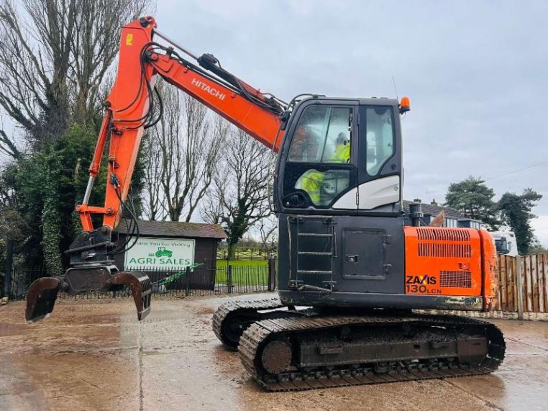 HITACHI ZAXIS 130LCN HIGH RISED CABIN TRACKED EXCAVATOR C/W SELECTOR GRAB *PLUS VAT* - Image 2 of 20