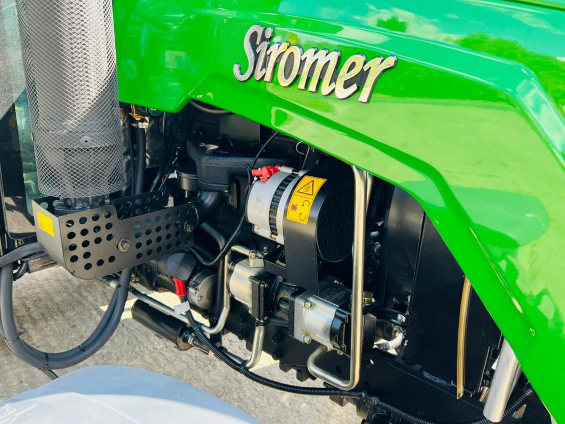 2023 BRAND NEW SIROMER 404 4WD TRACTOR WITH SYNCHRO CAB *PLUS VAT* - Image 9 of 17