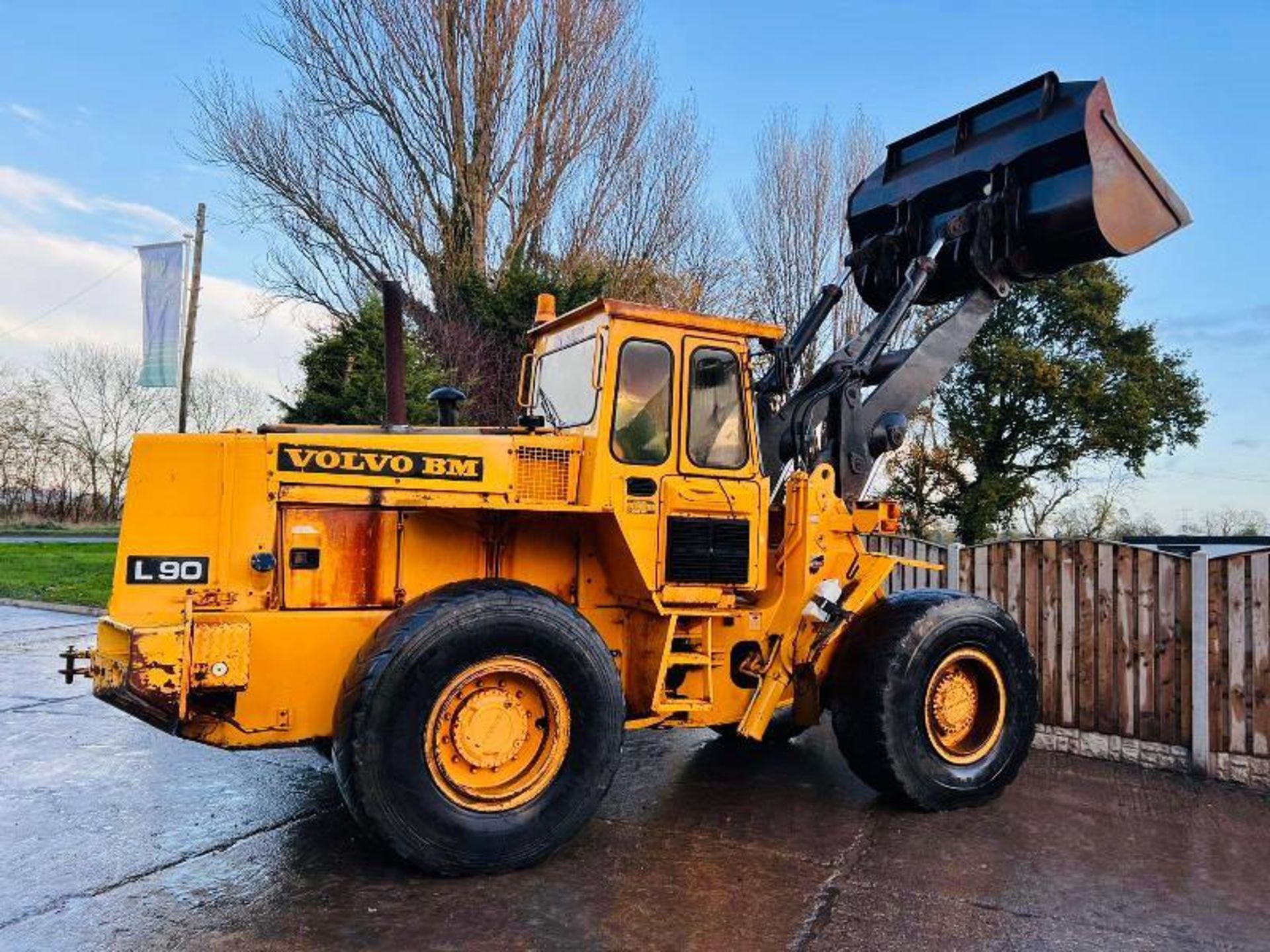 VOLVO BM L90 4WD LOADING SHOVEL *PLUS VAT* - Image 7 of 16